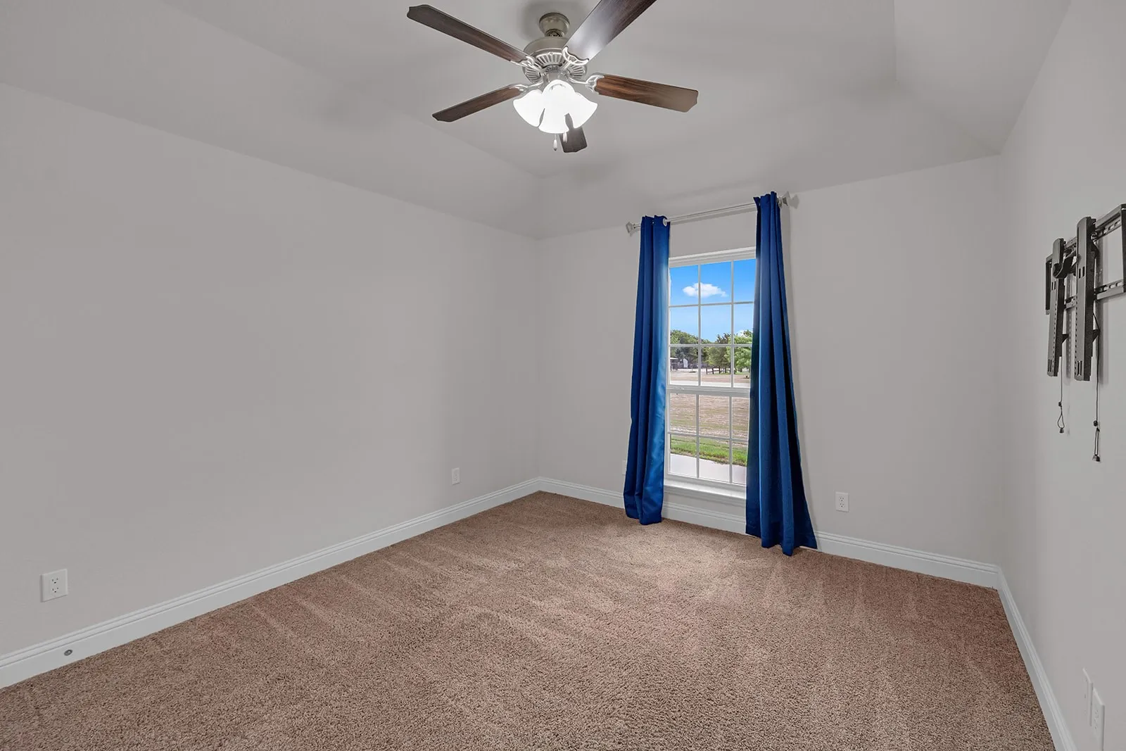 Single Family Residence For Sale in Johnson County , 120 Lone Star Way, Godley, Texas 76044, 4 Bedroom, 3 Bathroom, 3 Garage spaces, 2,238 Sqft, built in 2017, mls#21312073, Real Estate Agent in Godley, Homes For Sale in Johnson county, Homes For Sale in Godley, Realtor in Godley Texas, Real Estate Brokerage Independent Realty Texas, Luminita Cordes Realtor