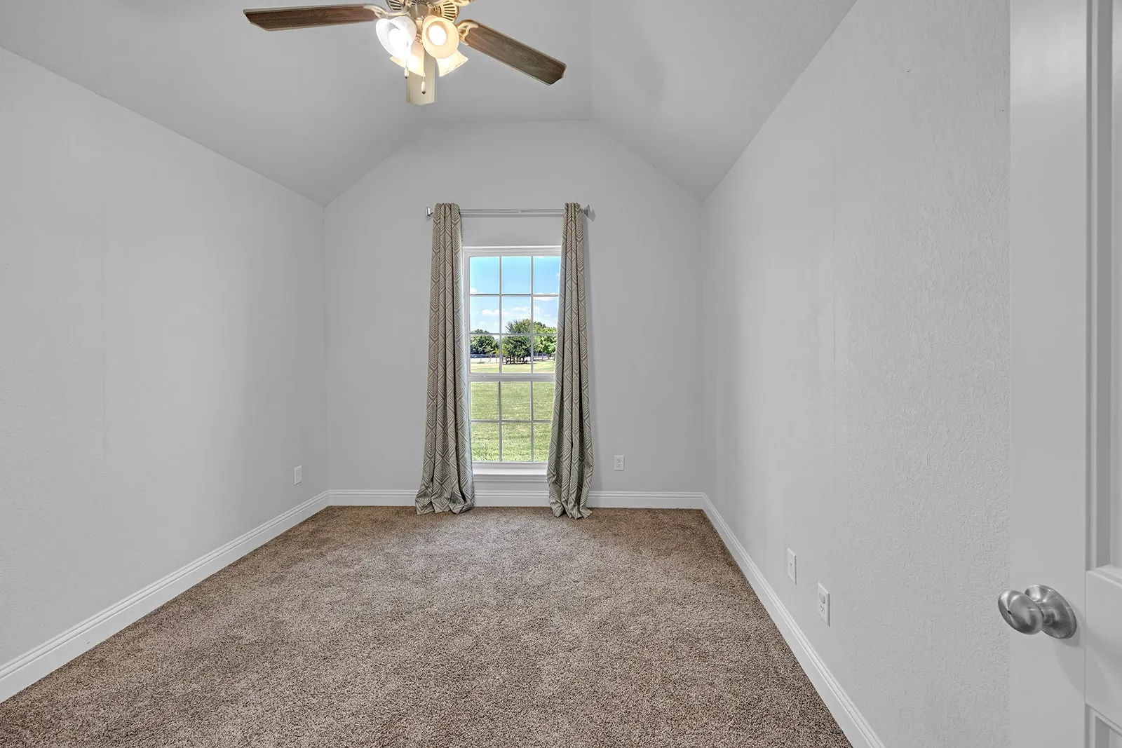 Single Family Residence For Sale in Johnson County , 120 Lone Star Way, Godley, Texas 76044, 4 Bedroom, 3 Bathroom, 3 Garage spaces, 2,238 Sqft, built in 2017, mls#21312073, Real Estate Agent in Godley, Homes For Sale in Johnson county, Homes For Sale in Godley, Realtor in Godley Texas, Real Estate Brokerage Independent Realty Texas, Luminita Cordes Realtor