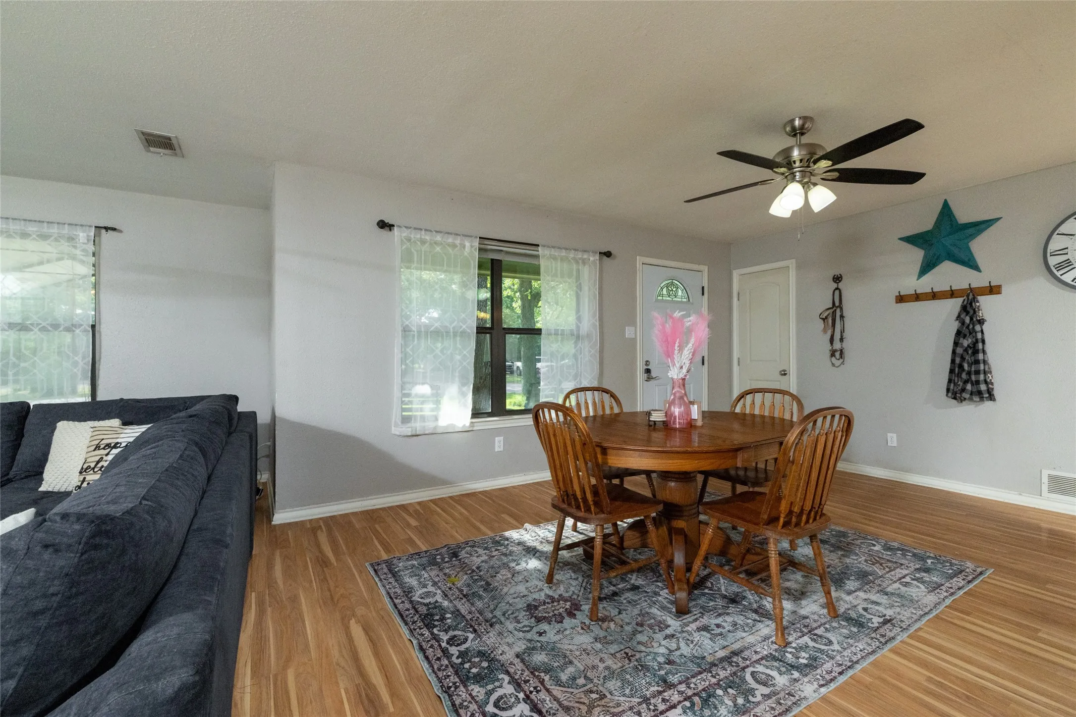 Single Family Residence For Sale in Parker County , 116 La Estada Drive, Weatherford, Texas 76088, 4 Bedroom, 3 Bathroom, Garage spaces, 1,901 Sqft, built in 1978, mls#21280994, Real Estate Agent in Weatherford, Homes For Sale in Parker county, Homes For Sale in Weatherford, Realtor in Weatherford Texas, Real Estate Brokerage Independent Realty Texas, Luminita Cordes Realtor