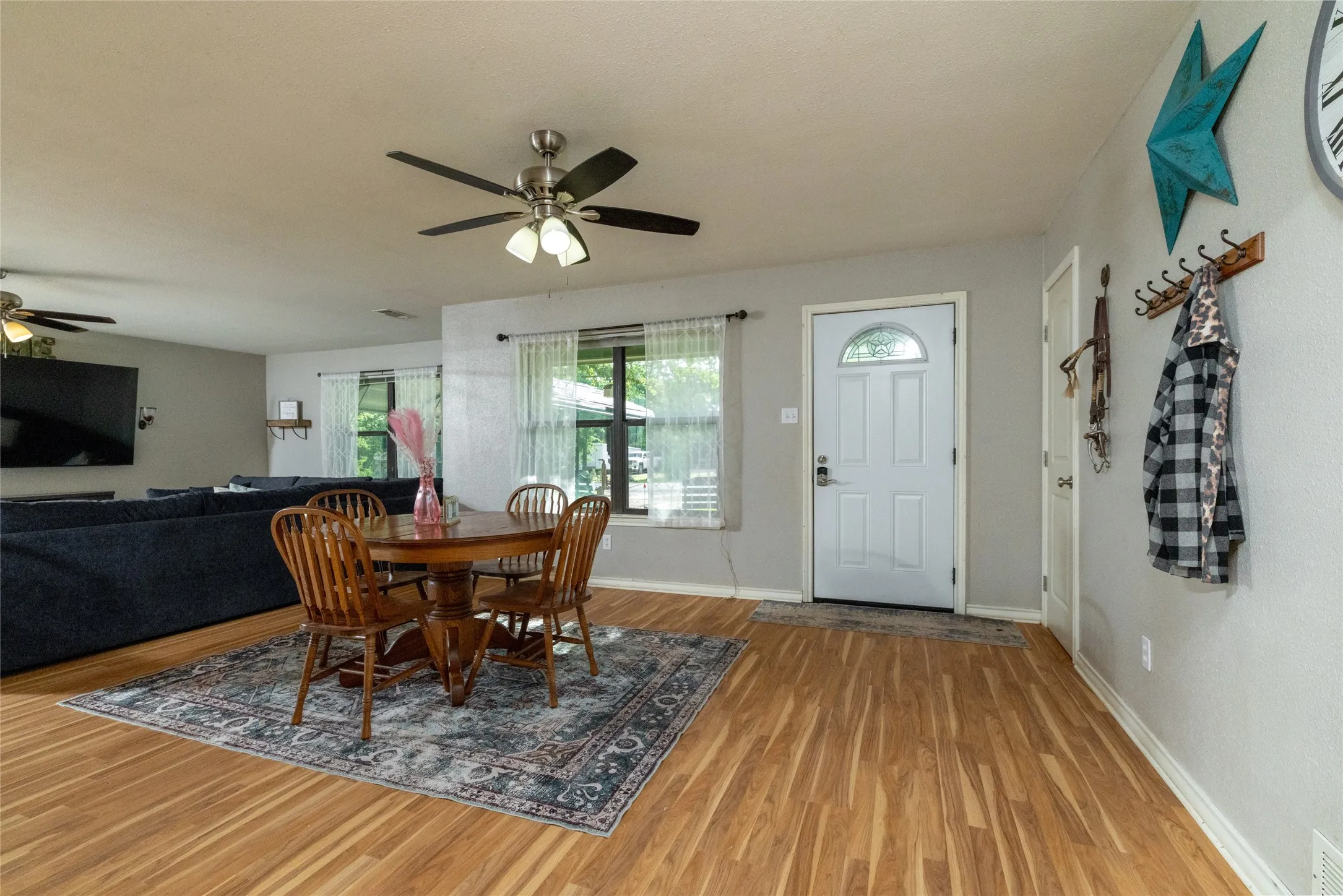 Single Family Residence For Sale in Parker County , 116 La Estada Drive, Weatherford, Texas 76088, 4 Bedroom, 3 Bathroom, Garage spaces, 1,901 Sqft, built in 1978, mls#21280994, Real Estate Agent in Weatherford, Homes For Sale in Parker county, Homes For Sale in Weatherford, Realtor in Weatherford Texas, Real Estate Brokerage Independent Realty Texas, Luminita Cordes Realtor