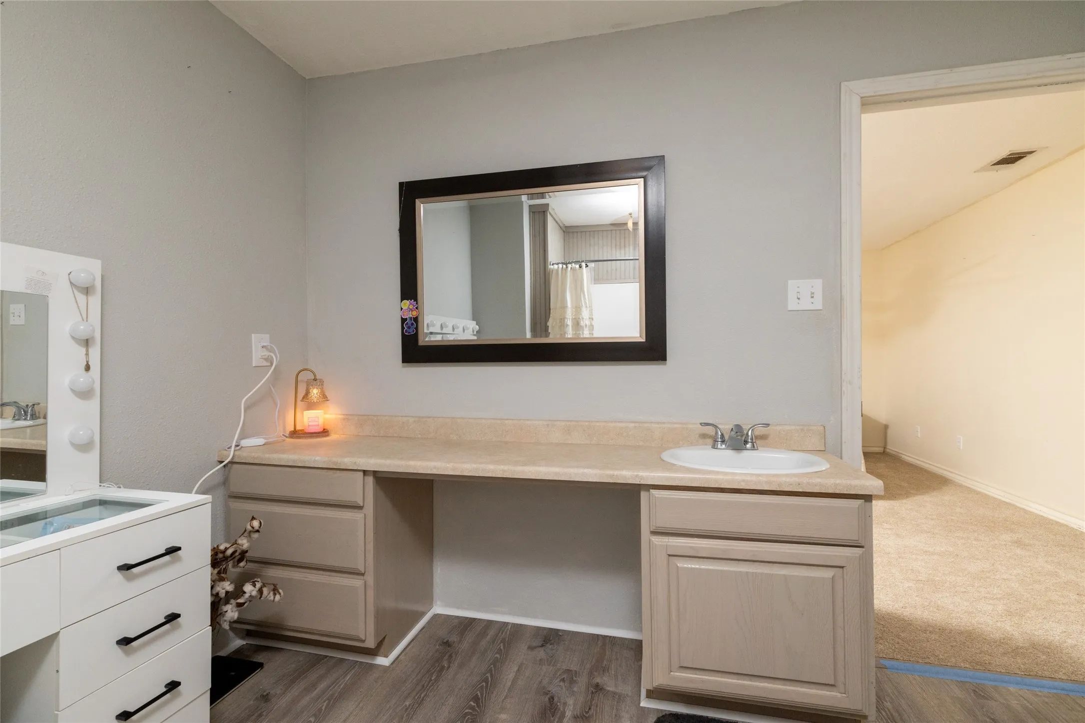 Single Family Residence For Sale in Parker County , 116 La Estada Drive, Weatherford, Texas 76088, 4 Bedroom, 3 Bathroom, Garage spaces, 1,901 Sqft, built in 1978, mls#21280994, Real Estate Agent in Weatherford, Homes For Sale in Parker county, Homes For Sale in Weatherford, Realtor in Weatherford Texas, Real Estate Brokerage Independent Realty Texas, Luminita Cordes Realtor