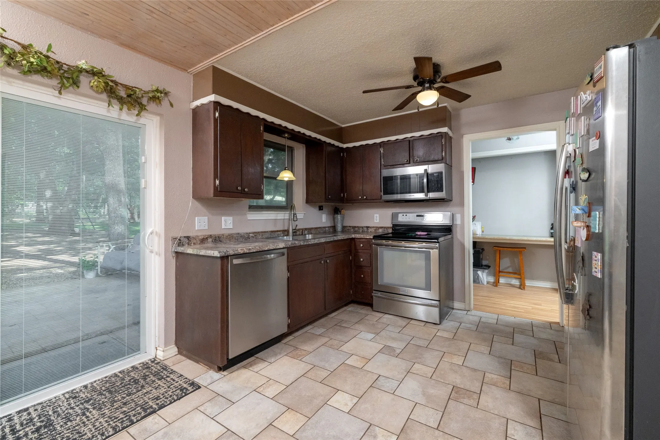 Single Family Residence For Sale in Parker County , 116 La Estada Drive, Weatherford, Texas 76088, 4 Bedroom, 3 Bathroom, Garage spaces, 1,901 Sqft, built in 1978, mls#21280994, Real Estate Agent in Weatherford, Homes For Sale in Parker county, Homes For Sale in Weatherford, Realtor in Weatherford Texas, Real Estate Brokerage Independent Realty Texas, Luminita Cordes Realtor