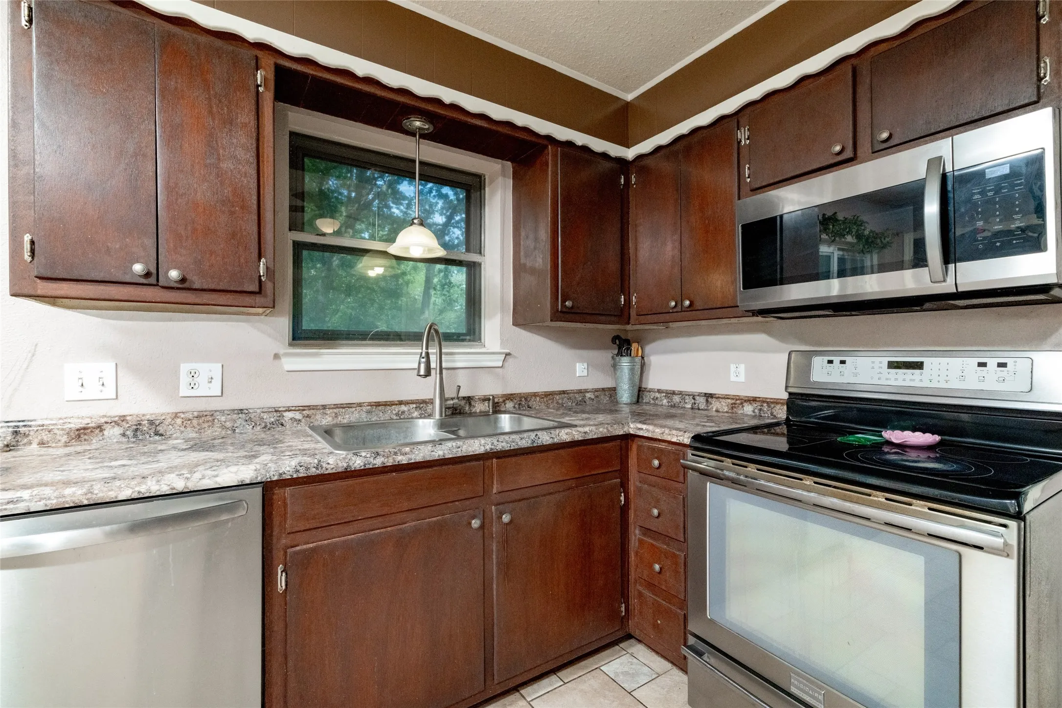 Single Family Residence For Sale in Parker County , 116 La Estada Drive, Weatherford, Texas 76088, 4 Bedroom, 3 Bathroom, Garage spaces, 1,901 Sqft, built in 1978, mls#21280994, Real Estate Agent in Weatherford, Homes For Sale in Parker county, Homes For Sale in Weatherford, Realtor in Weatherford Texas, Real Estate Brokerage Independent Realty Texas, Luminita Cordes Realtor