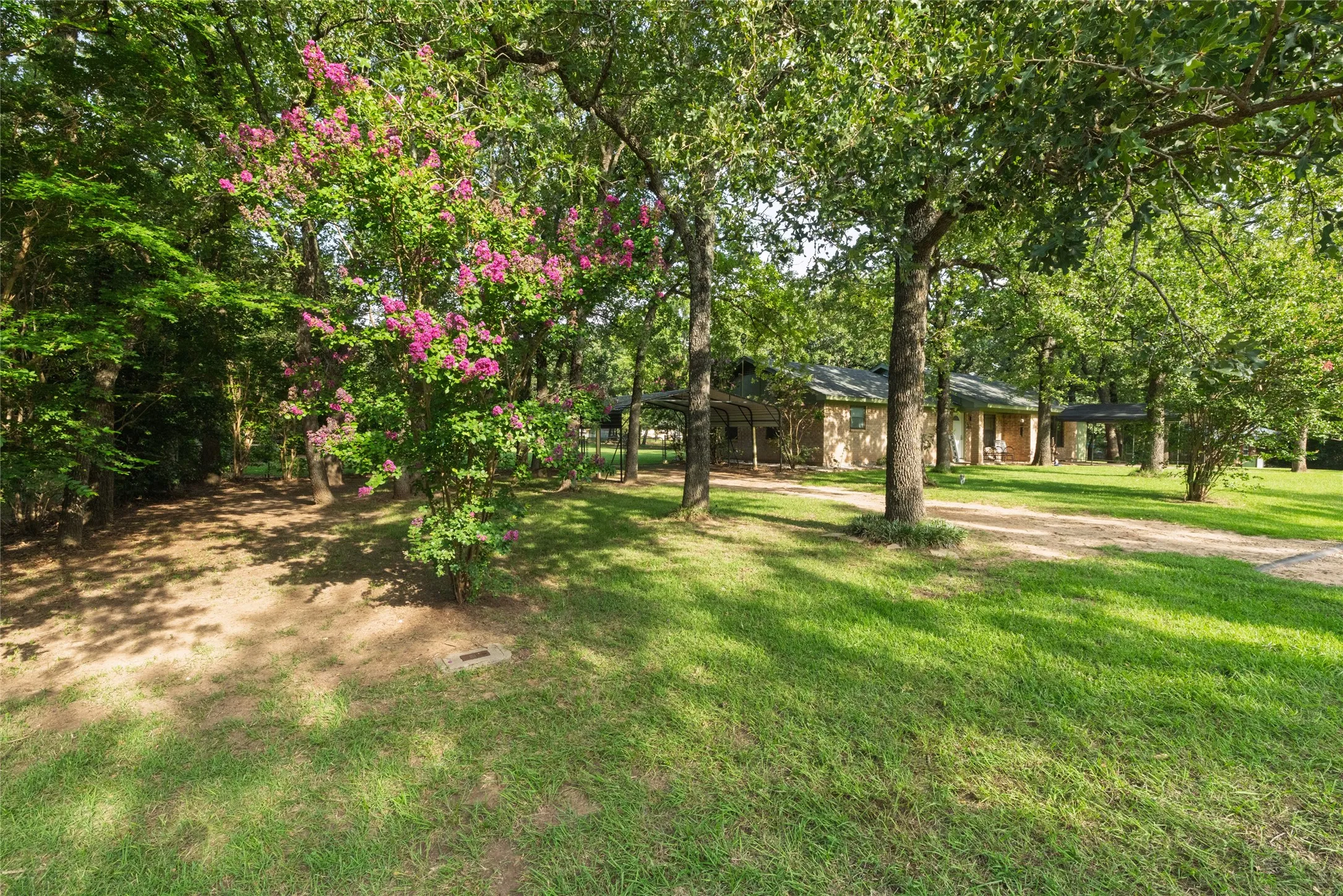 Single Family Residence For Sale in Parker County , 116 La Estada Drive, Weatherford, Texas 76088, 4 Bedroom, 3 Bathroom, Garage spaces, 1,901 Sqft, built in 1978, mls#21280994, Real Estate Agent in Weatherford, Homes For Sale in Parker county, Homes For Sale in Weatherford, Realtor in Weatherford Texas, Real Estate Brokerage Independent Realty Texas, Luminita Cordes Realtor
