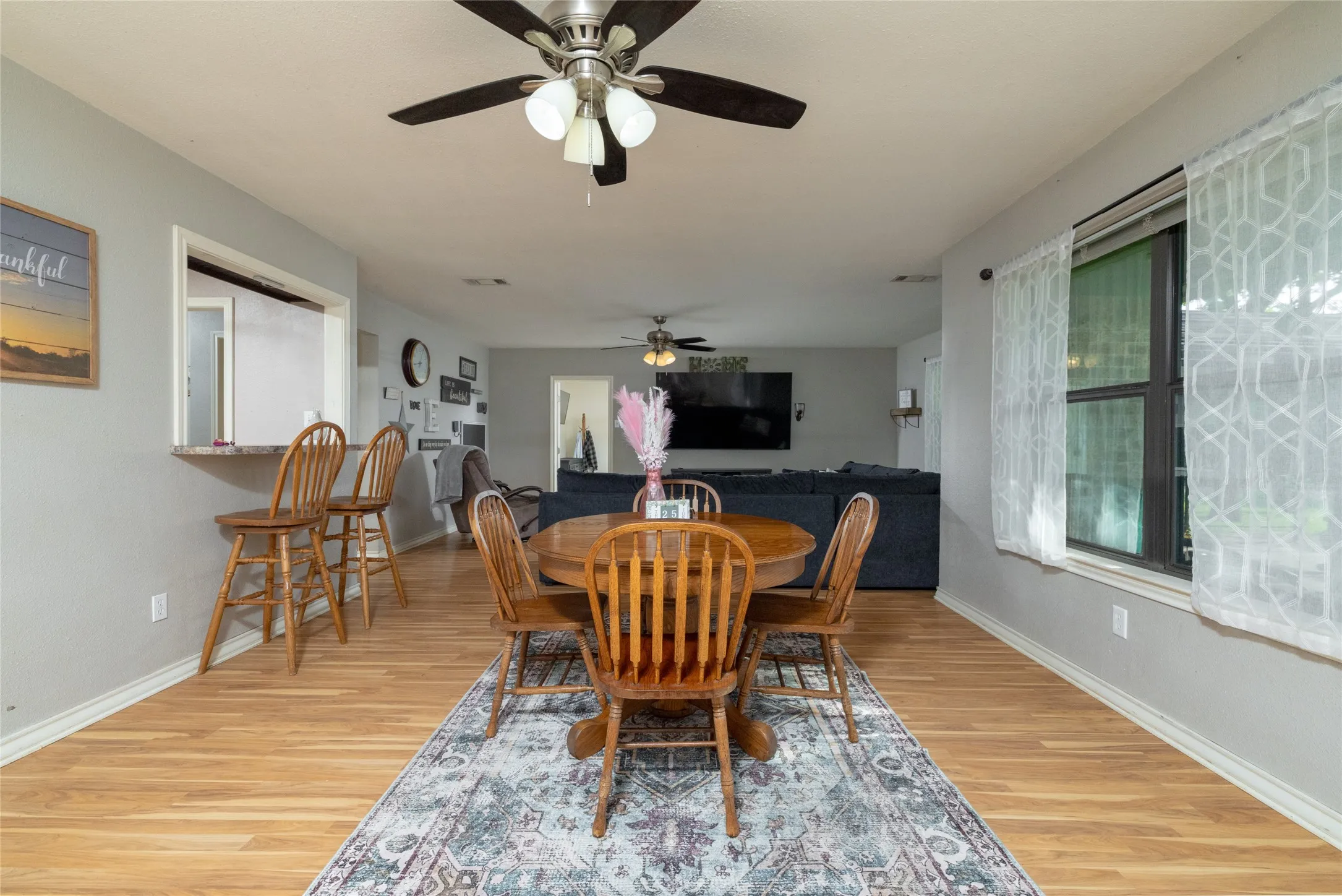 Single Family Residence For Sale in Parker County , 116 La Estada Drive, Weatherford, Texas 76088, 4 Bedroom, 3 Bathroom, Garage spaces, 1,901 Sqft, built in 1978, mls#21280994, Real Estate Agent in Weatherford, Homes For Sale in Parker county, Homes For Sale in Weatherford, Realtor in Weatherford Texas, Real Estate Brokerage Independent Realty Texas, Luminita Cordes Realtor