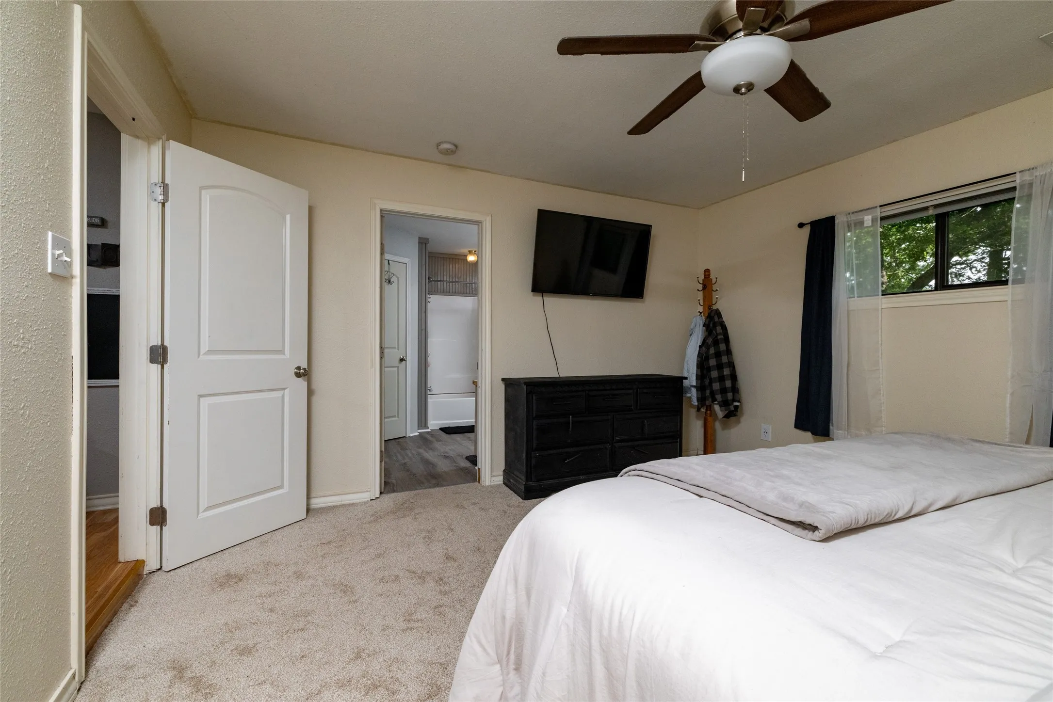 Single Family Residence For Sale in Parker County , 116 La Estada Drive, Weatherford, Texas 76088, 4 Bedroom, 3 Bathroom, Garage spaces, 1,901 Sqft, built in 1978, mls#21280994, Real Estate Agent in Weatherford, Homes For Sale in Parker county, Homes For Sale in Weatherford, Realtor in Weatherford Texas, Real Estate Brokerage Independent Realty Texas, Luminita Cordes Realtor