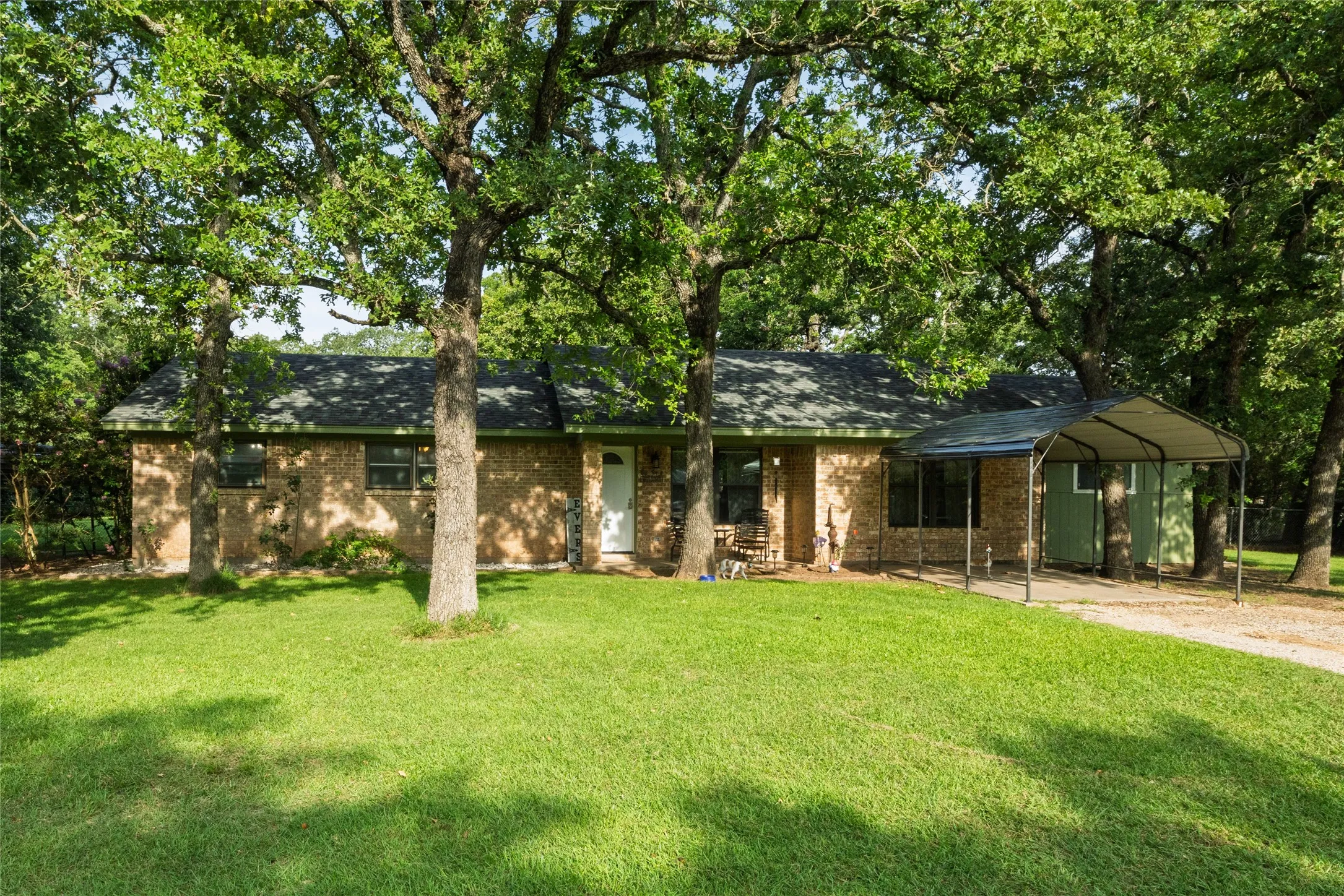 Single Family Residence For Sale in Parker County , 116 La Estada Drive, Weatherford, Texas 76088, 4 Bedroom, 3 Bathroom, Garage spaces, 1,901 Sqft, built in 1978, mls#21280994, Real Estate Agent in Weatherford, Homes For Sale in Parker county, Homes For Sale in Weatherford, Realtor in Weatherford Texas, Real Estate Brokerage Independent Realty Texas, Luminita Cordes Realtor
