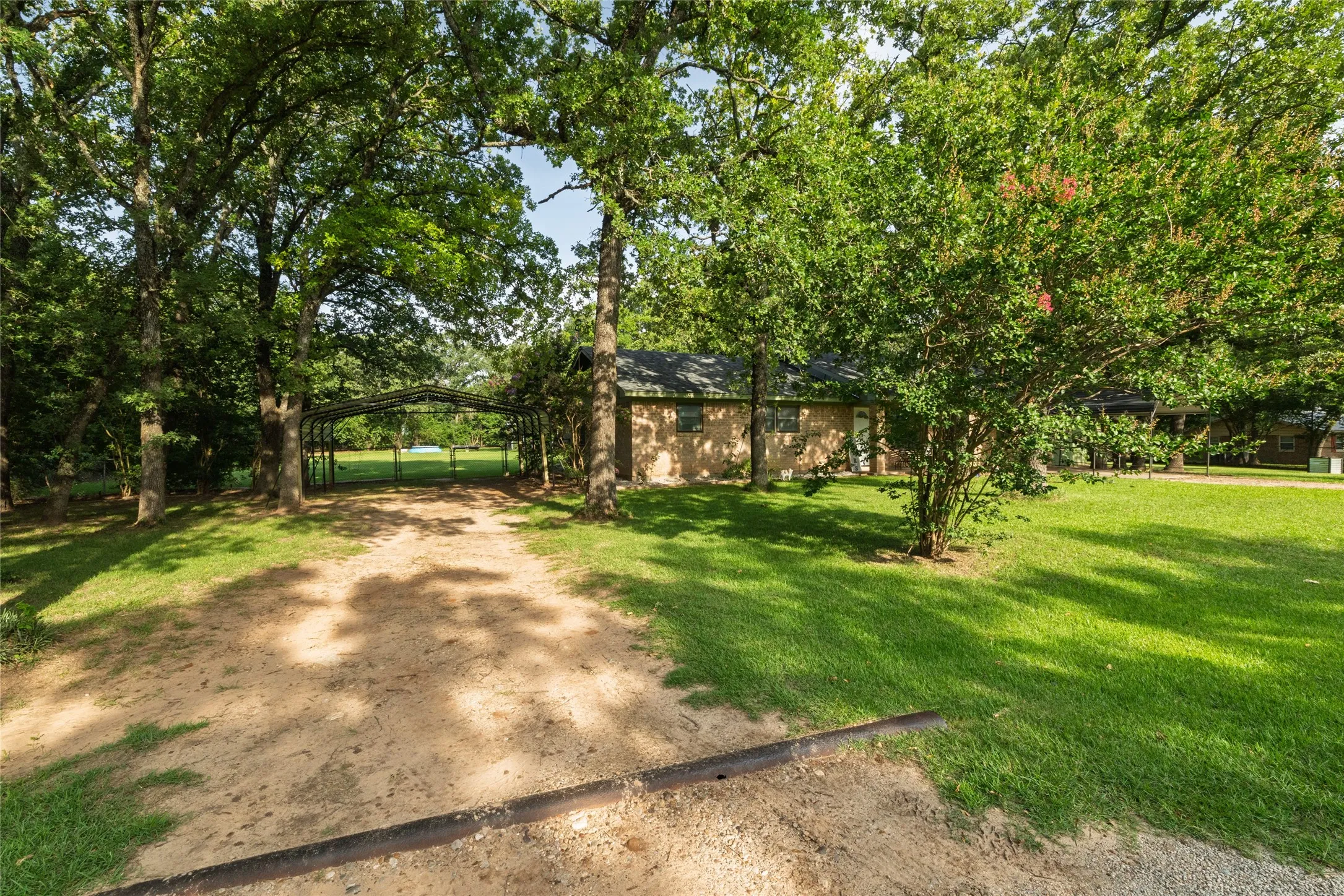 Single Family Residence For Sale in Parker County , 116 La Estada Drive, Weatherford, Texas 76088, 4 Bedroom, 3 Bathroom, Garage spaces, 1,901 Sqft, built in 1978, mls#21280994, Real Estate Agent in Weatherford, Homes For Sale in Parker county, Homes For Sale in Weatherford, Realtor in Weatherford Texas, Real Estate Brokerage Independent Realty Texas, Luminita Cordes Realtor