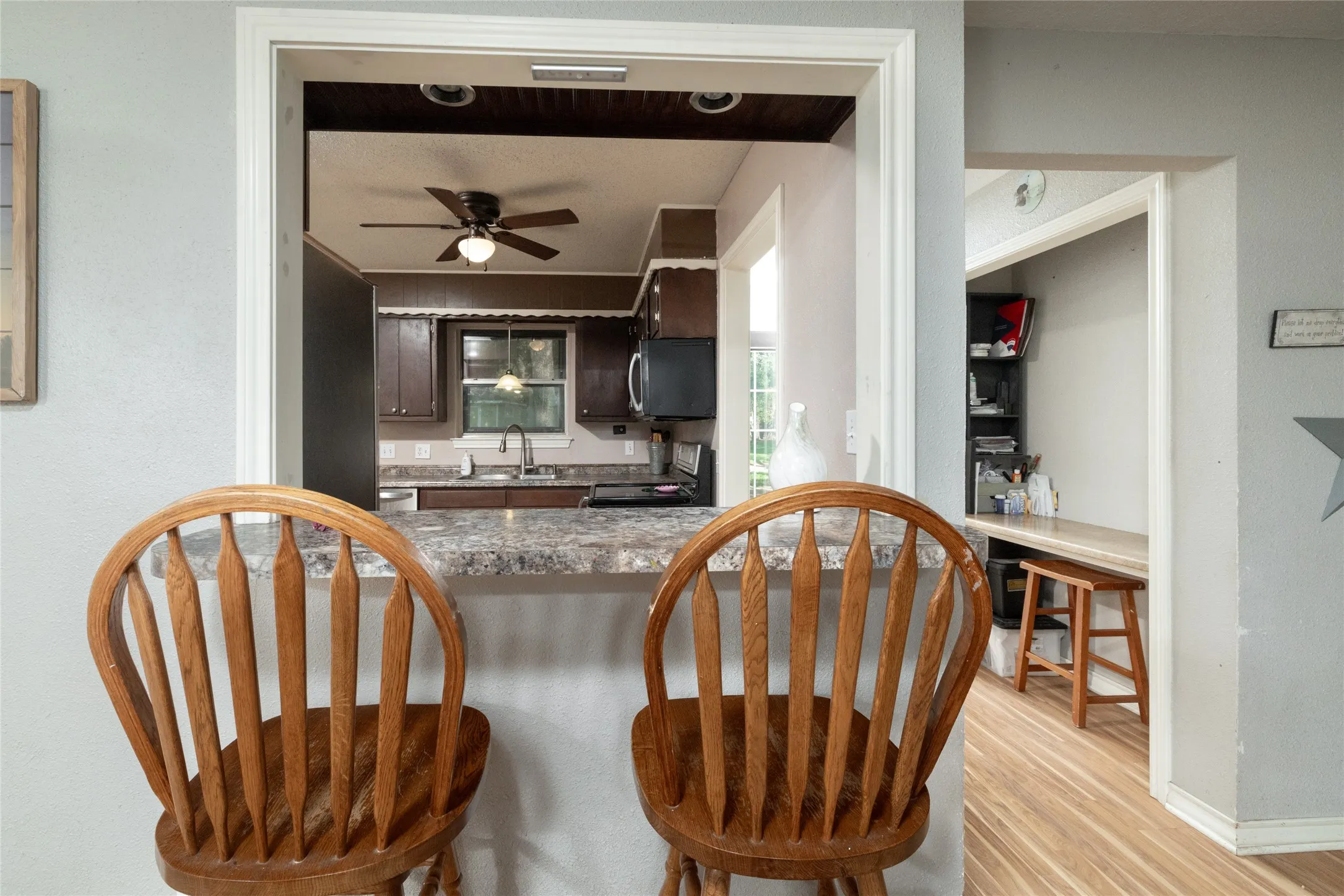 Single Family Residence For Sale in Parker County , 116 La Estada Drive, Weatherford, Texas 76088, 4 Bedroom, 3 Bathroom, Garage spaces, 1,901 Sqft, built in 1978, mls#21280994, Real Estate Agent in Weatherford, Homes For Sale in Parker county, Homes For Sale in Weatherford, Realtor in Weatherford Texas, Real Estate Brokerage Independent Realty Texas, Luminita Cordes Realtor