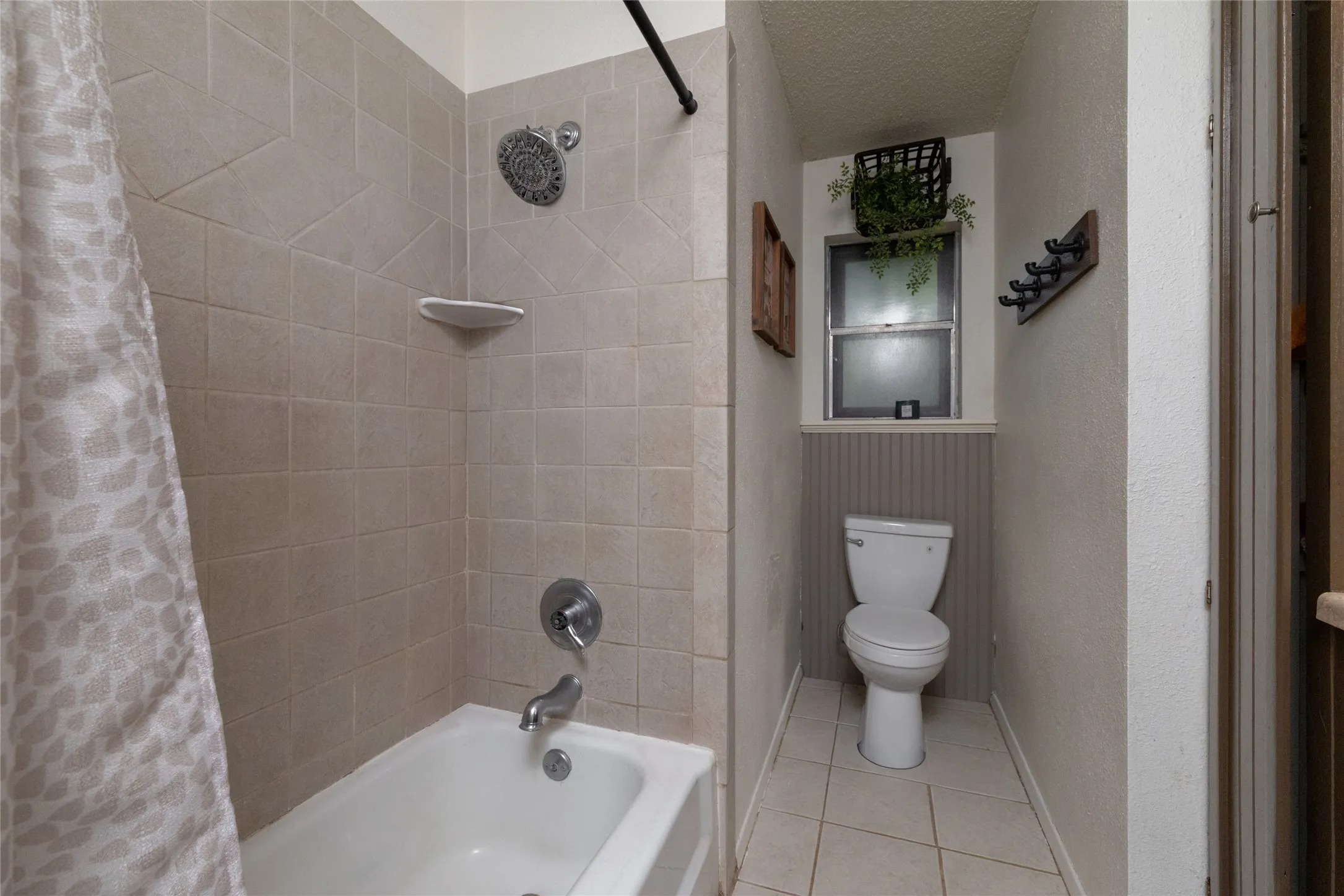 Single Family Residence For Sale in Parker County , 116 La Estada Drive, Weatherford, Texas 76088, 4 Bedroom, 3 Bathroom, Garage spaces, 1,901 Sqft, built in 1978, mls#21280994, Real Estate Agent in Weatherford, Homes For Sale in Parker county, Homes For Sale in Weatherford, Realtor in Weatherford Texas, Real Estate Brokerage Independent Realty Texas, Luminita Cordes Realtor