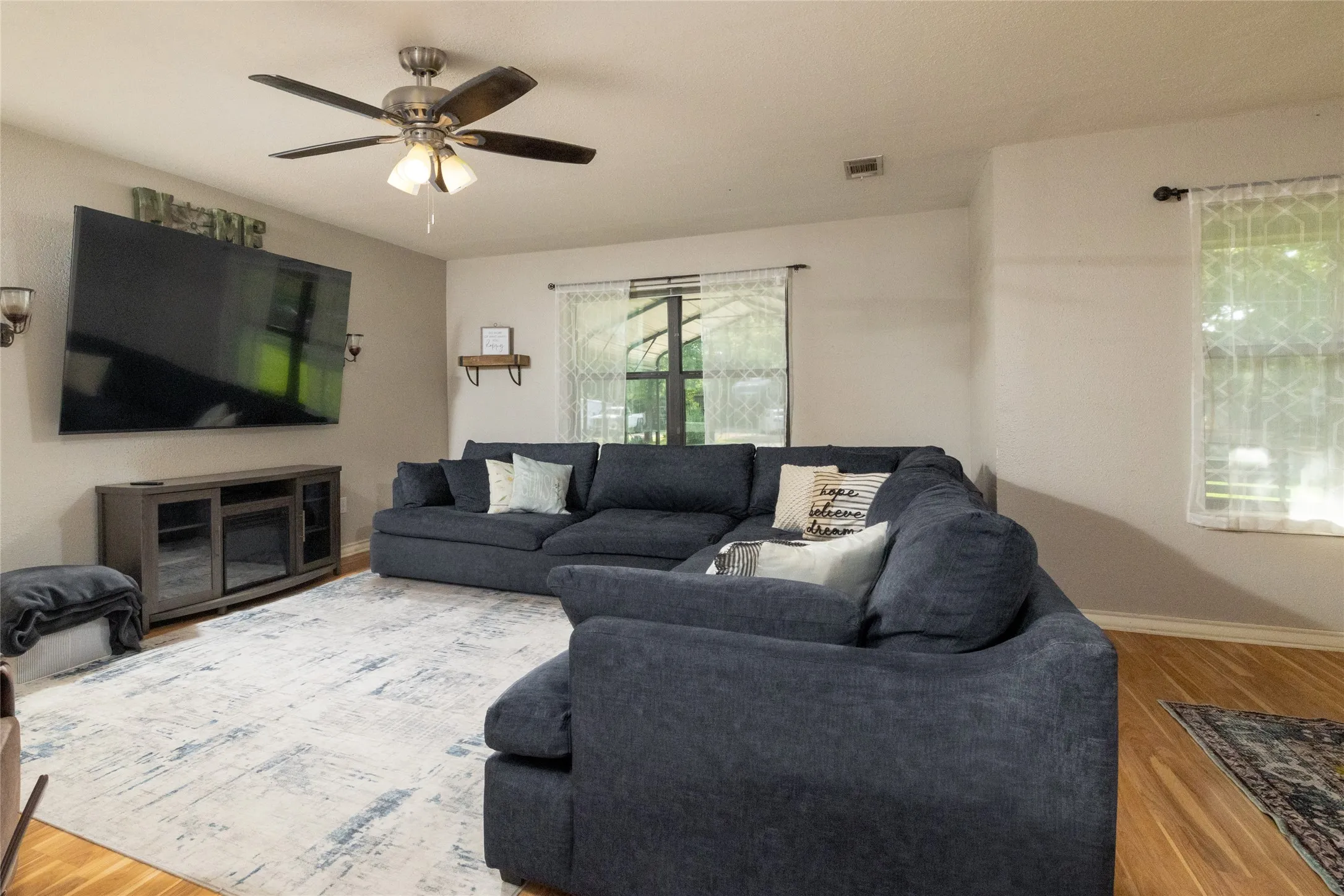 Single Family Residence For Sale in Parker County , 116 La Estada Drive, Weatherford, Texas 76088, 4 Bedroom, 3 Bathroom, Garage spaces, 1,901 Sqft, built in 1978, mls#21280994, Real Estate Agent in Weatherford, Homes For Sale in Parker county, Homes For Sale in Weatherford, Realtor in Weatherford Texas, Real Estate Brokerage Independent Realty Texas, Luminita Cordes Realtor