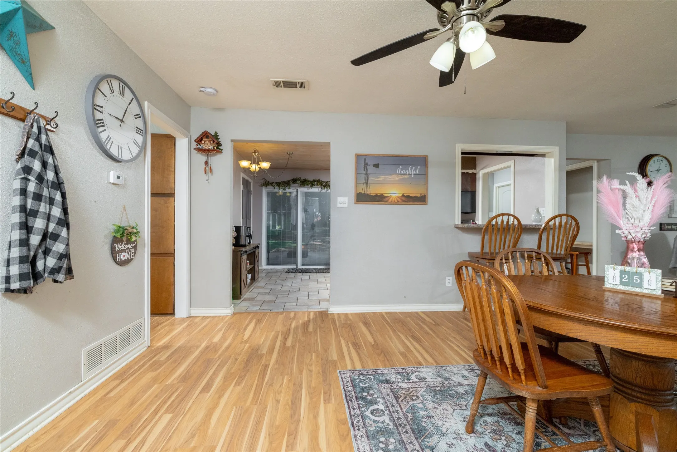 Single Family Residence For Sale in Parker County , 116 La Estada Drive, Weatherford, Texas 76088, 4 Bedroom, 3 Bathroom, Garage spaces, 1,901 Sqft, built in 1978, mls#21280994, Real Estate Agent in Weatherford, Homes For Sale in Parker county, Homes For Sale in Weatherford, Realtor in Weatherford Texas, Real Estate Brokerage Independent Realty Texas, Luminita Cordes Realtor