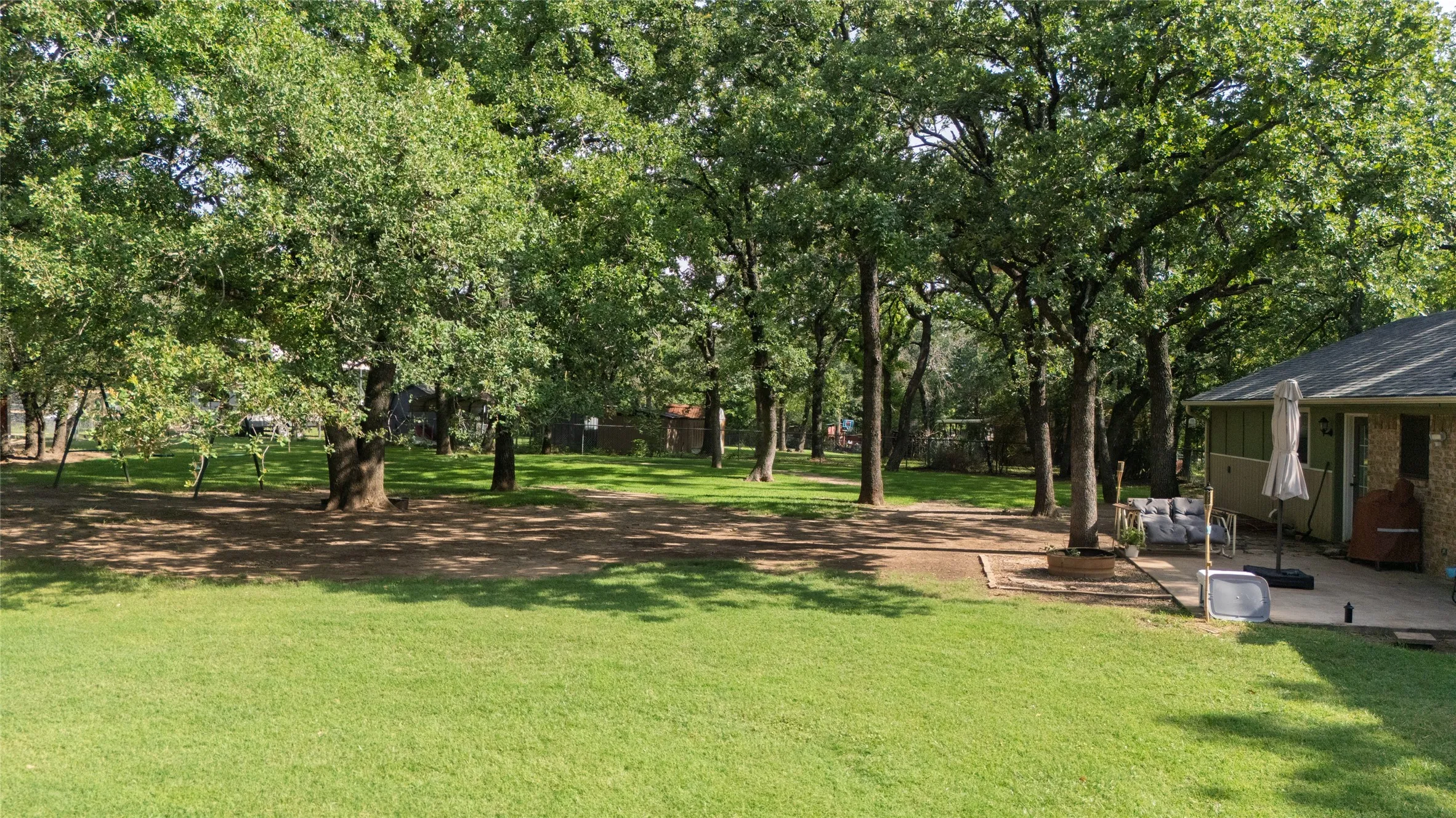 Single Family Residence For Sale in Parker County , 116 La Estada Drive, Weatherford, Texas 76088, 4 Bedroom, 3 Bathroom, Garage spaces, 1,901 Sqft, built in 1978, mls#21280994, Real Estate Agent in Weatherford, Homes For Sale in Parker county, Homes For Sale in Weatherford, Realtor in Weatherford Texas, Real Estate Brokerage Independent Realty Texas, Luminita Cordes Realtor