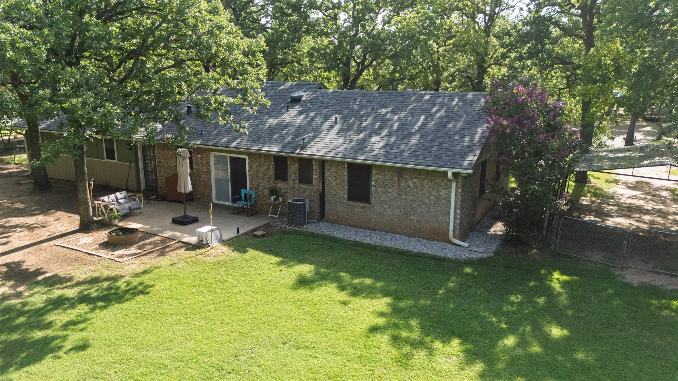 Single Family Residence For Sale in Parker County , 116 La Estada Drive, Weatherford, Texas 76088, 4 Bedroom, 3 Bathroom, Garage spaces, 1,901 Sqft, built in 1978, mls#21280994, Real Estate Agent in Weatherford, Homes For Sale in Parker county, Homes For Sale in Weatherford, Realtor in Weatherford Texas, Real Estate Brokerage Independent Realty Texas, Luminita Cordes Realtor