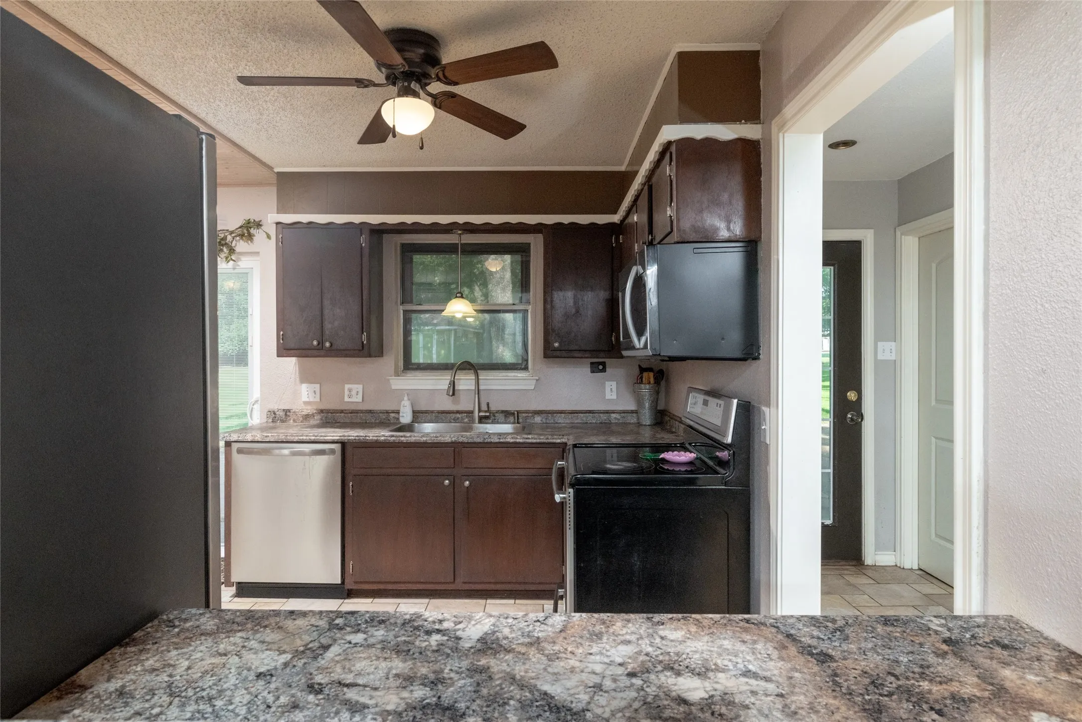 Single Family Residence For Sale in Parker County , 116 La Estada Drive, Weatherford, Texas 76088, 4 Bedroom, 3 Bathroom, Garage spaces, 1,901 Sqft, built in 1978, mls#21280994, Real Estate Agent in Weatherford, Homes For Sale in Parker county, Homes For Sale in Weatherford, Realtor in Weatherford Texas, Real Estate Brokerage Independent Realty Texas, Luminita Cordes Realtor