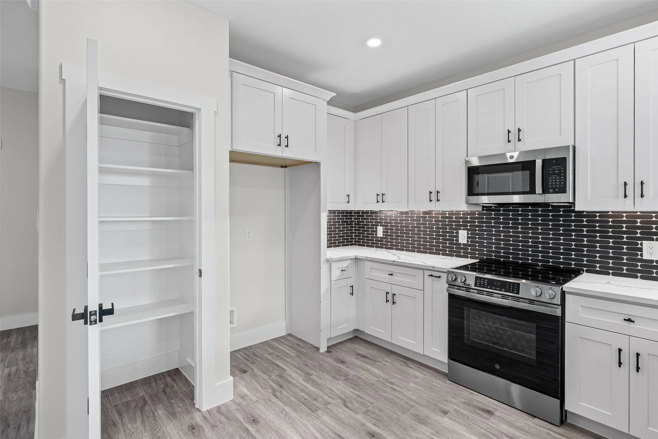 Single Family Residence For Sale in Hood County , 2714 Steepleridge Circle, Granbury, Texas 76048, 4 Bedroom, 2 Bathroom, 2 Garage spaces, 1,679 Sqft, built in 2026, mls#21312019, Real Estate Agent in Granbury, Homes For Sale in Hood county, Homes For Sale in Granbury, Realtor in Granbury Texas, Real Estate Brokerage Independent Realty Texas, Luminita Cordes Realtor