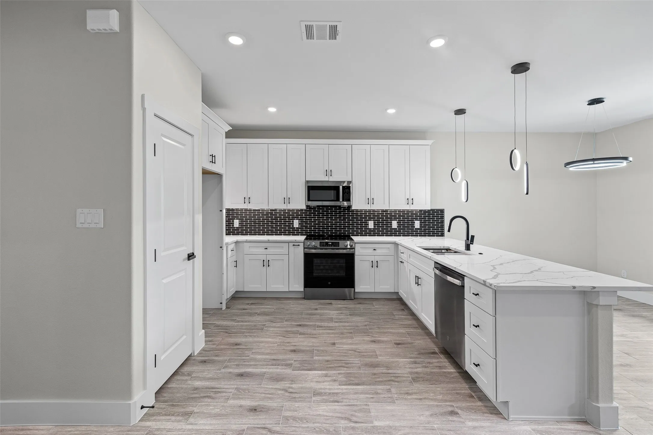 Single Family Residence For Sale in Hood County , 2714 Steepleridge Circle, Granbury, Texas 76048, 4 Bedroom, 2 Bathroom, 2 Garage spaces, 1,679 Sqft, built in 2026, mls#21312019, Real Estate Agent in Granbury, Homes For Sale in Hood county, Homes For Sale in Granbury, Realtor in Granbury Texas, Real Estate Brokerage Independent Realty Texas, Luminita Cordes Realtor