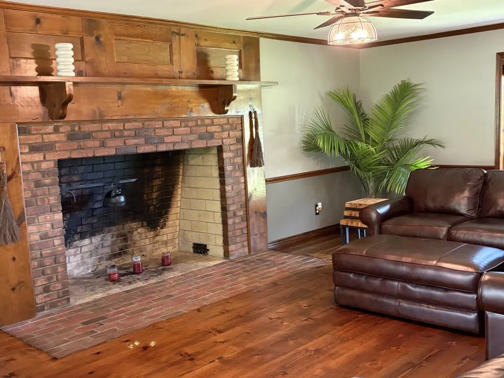 Single Family Residence For Sale in Tarrant County , 1212 Vera Lane, Kennedale, Texas 76060, 3 Bedroom, 3 Bathroom, Garage spaces, 1,719 Sqft, built in 1983, mls#21313384, Real Estate Agent in Kennedale, Homes For Sale in Tarrant county, Homes For Sale in Kennedale, Realtor in Kennedale Texas, Real Estate Brokerage Independent Realty Texas, Luminita Cordes Realtor