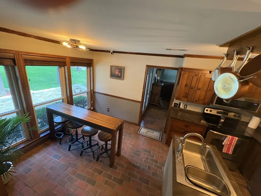 Single Family Residence For Sale in Tarrant County , 1212 Vera Lane, Kennedale, Texas 76060, 3 Bedroom, 3 Bathroom, Garage spaces, 1,719 Sqft, built in 1983, mls#21313384, Real Estate Agent in Kennedale, Homes For Sale in Tarrant county, Homes For Sale in Kennedale, Realtor in Kennedale Texas, Real Estate Brokerage Independent Realty Texas, Luminita Cordes Realtor