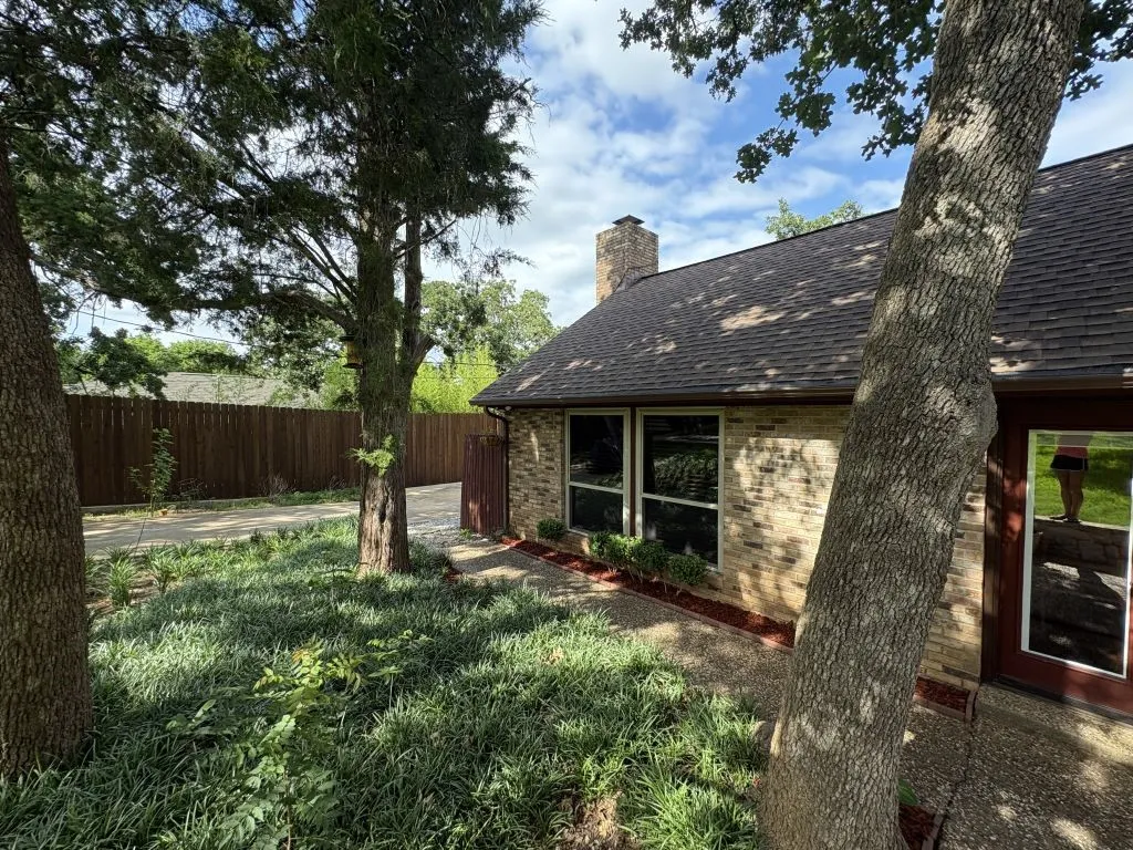 Single Family Residence For Sale in Tarrant County , 1212 Vera Lane, Kennedale, Texas 76060, 3 Bedroom, 3 Bathroom, Garage spaces, 1,719 Sqft, built in 1983, mls#21313384, Real Estate Agent in Kennedale, Homes For Sale in Tarrant county, Homes For Sale in Kennedale, Realtor in Kennedale Texas, Real Estate Brokerage Independent Realty Texas, Luminita Cordes Realtor
