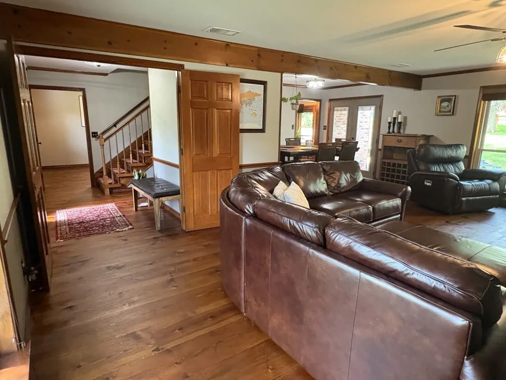 Single Family Residence For Sale in Tarrant County , 1212 Vera Lane, Kennedale, Texas 76060, 3 Bedroom, 3 Bathroom, Garage spaces, 1,719 Sqft, built in 1983, mls#21313384, Real Estate Agent in Kennedale, Homes For Sale in Tarrant county, Homes For Sale in Kennedale, Realtor in Kennedale Texas, Real Estate Brokerage Independent Realty Texas, Luminita Cordes Realtor