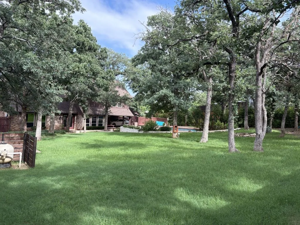Single Family Residence For Sale in Tarrant County , 1212 Vera Lane, Kennedale, Texas 76060, 3 Bedroom, 3 Bathroom, Garage spaces, 1,719 Sqft, built in 1983, mls#21313384, Real Estate Agent in Kennedale, Homes For Sale in Tarrant county, Homes For Sale in Kennedale, Realtor in Kennedale Texas, Real Estate Brokerage Independent Realty Texas, Luminita Cordes Realtor