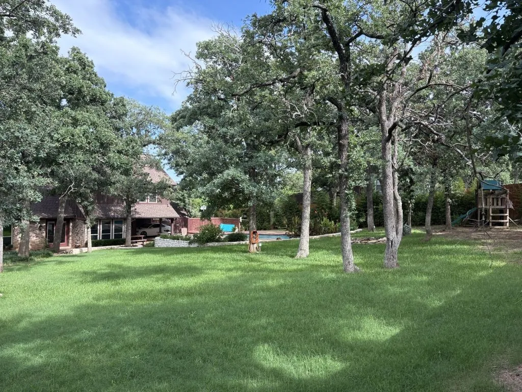 Single Family Residence For Sale in Tarrant County , 1212 Vera Lane, Kennedale, Texas 76060, 3 Bedroom, 3 Bathroom, Garage spaces, 1,719 Sqft, built in 1983, mls#21313384, Real Estate Agent in Kennedale, Homes For Sale in Tarrant county, Homes For Sale in Kennedale, Realtor in Kennedale Texas, Real Estate Brokerage Independent Realty Texas, Luminita Cordes Realtor