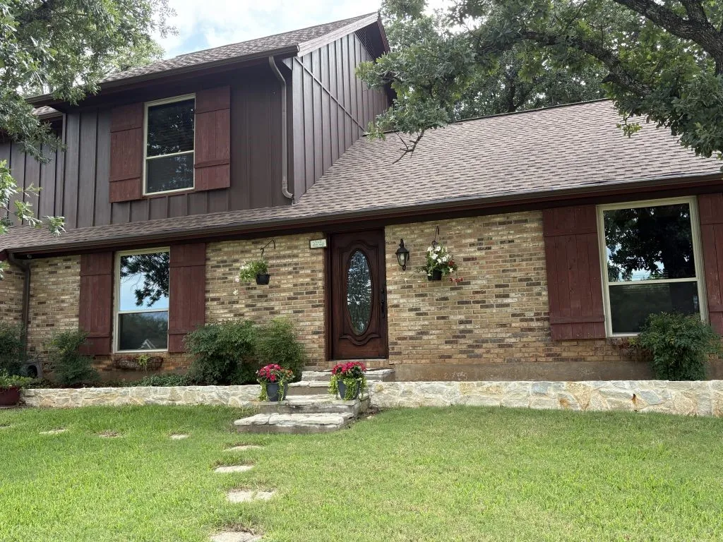 Single Family Residence For Sale in Tarrant County , 1212 Vera Lane, Kennedale, Texas 76060, 3 Bedroom, 3 Bathroom, Garage spaces, 1,719 Sqft, built in 1983, mls#21313384, Real Estate Agent in Kennedale, Homes For Sale in Tarrant county, Homes For Sale in Kennedale, Realtor in Kennedale Texas, Real Estate Brokerage Independent Realty Texas, Luminita Cordes Realtor