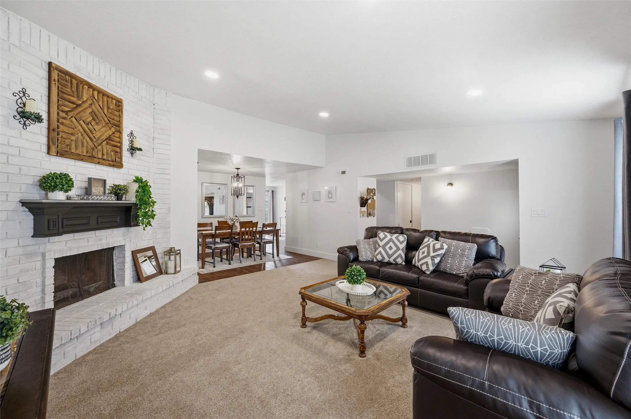 Single Family Residence For Sale in Dallas County , 408 Shadowcrest Lane, Coppell, Texas 75019, 4 Bedroom, 2 Bathroom, Garage spaces, 1,823 Sqft, built in 1979, mls#21312549, Real Estate Agent in Coppell, Homes For Sale in Dallas county, Homes For Sale in Coppell, Realtor in Coppell Texas, Real Estate Brokerage Independent Realty Texas, Luminita Cordes Realtor