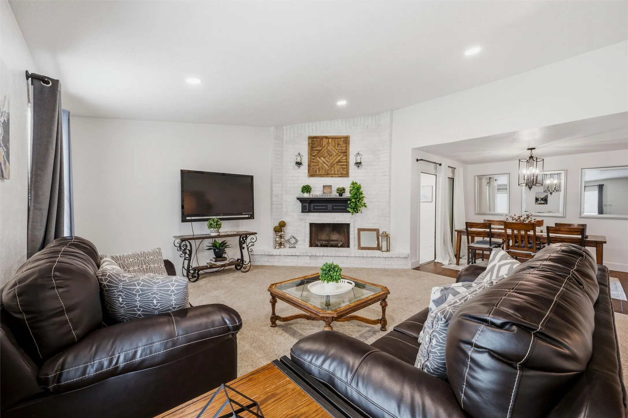 Single Family Residence For Sale in Dallas County , 408 Shadowcrest Lane, Coppell, Texas 75019, 4 Bedroom, 2 Bathroom, Garage spaces, 1,823 Sqft, built in 1979, mls#21312549, Real Estate Agent in Coppell, Homes For Sale in Dallas county, Homes For Sale in Coppell, Realtor in Coppell Texas, Real Estate Brokerage Independent Realty Texas, Luminita Cordes Realtor
