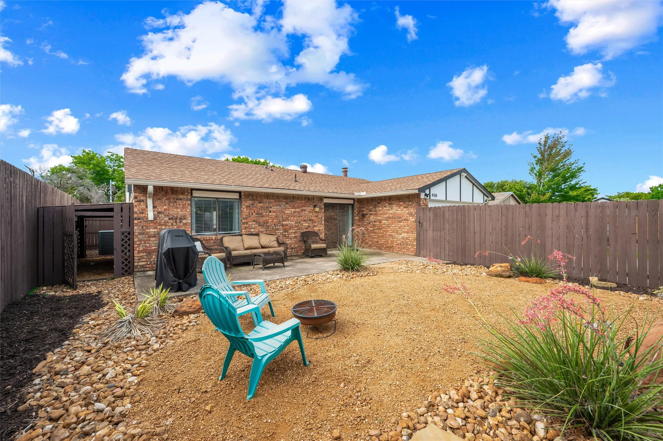 Single Family Residence For Sale in Dallas County , 408 Shadowcrest Lane, Coppell, Texas 75019, 4 Bedroom, 2 Bathroom, Garage spaces, 1,823 Sqft, built in 1979, mls#21312549, Real Estate Agent in Coppell, Homes For Sale in Dallas county, Homes For Sale in Coppell, Realtor in Coppell Texas, Real Estate Brokerage Independent Realty Texas, Luminita Cordes Realtor