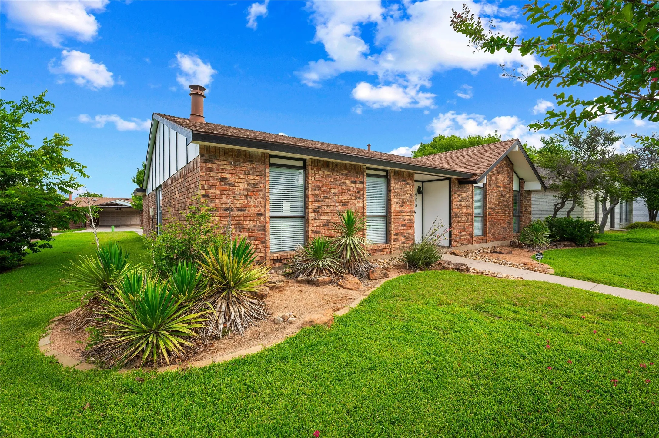 Single Family Residence For Sale in Dallas County , 408 Shadowcrest Lane, Coppell, Texas 75019, 4 Bedroom, 2 Bathroom, Garage spaces, 1,823 Sqft, built in 1979, mls#21312549, Real Estate Agent in Coppell, Homes For Sale in Dallas county, Homes For Sale in Coppell, Realtor in Coppell Texas, Real Estate Brokerage Independent Realty Texas, Luminita Cordes Realtor