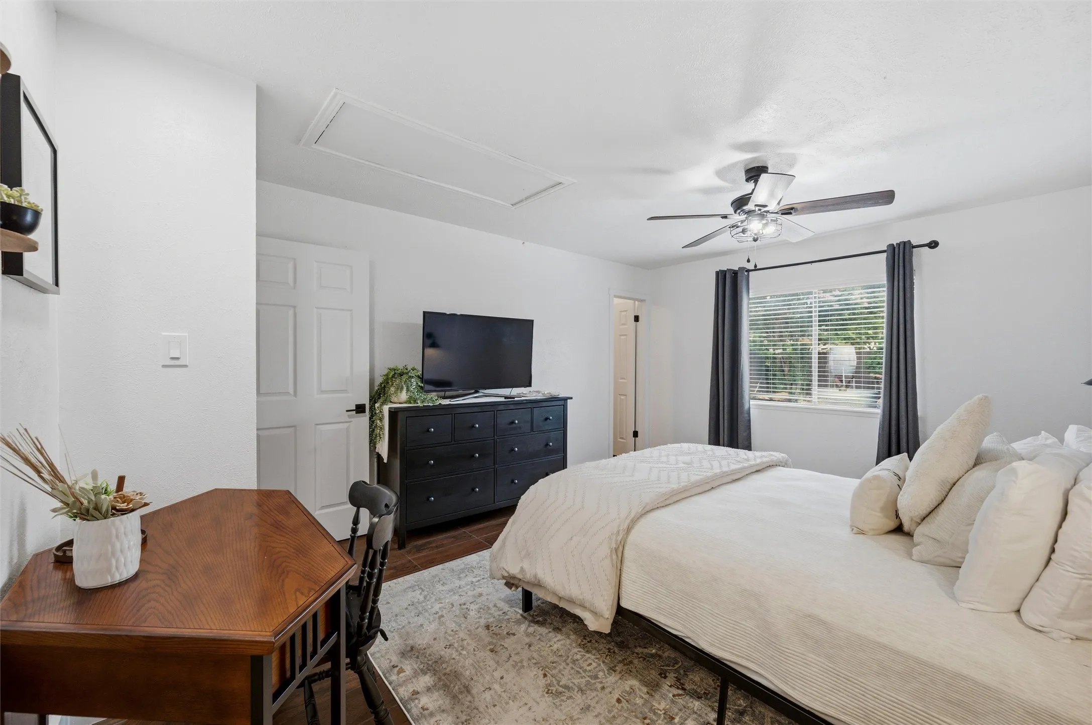 Single Family Residence For Sale in Dallas County , 408 Shadowcrest Lane, Coppell, Texas 75019, 4 Bedroom, 2 Bathroom, Garage spaces, 1,823 Sqft, built in 1979, mls#21312549, Real Estate Agent in Coppell, Homes For Sale in Dallas county, Homes For Sale in Coppell, Realtor in Coppell Texas, Real Estate Brokerage Independent Realty Texas, Luminita Cordes Realtor