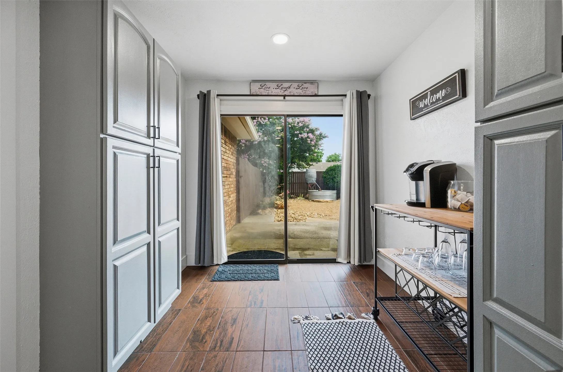 Single Family Residence For Sale in Dallas County , 408 Shadowcrest Lane, Coppell, Texas 75019, 4 Bedroom, 2 Bathroom, Garage spaces, 1,823 Sqft, built in 1979, mls#21312549, Real Estate Agent in Coppell, Homes For Sale in Dallas county, Homes For Sale in Coppell, Realtor in Coppell Texas, Real Estate Brokerage Independent Realty Texas, Luminita Cordes Realtor