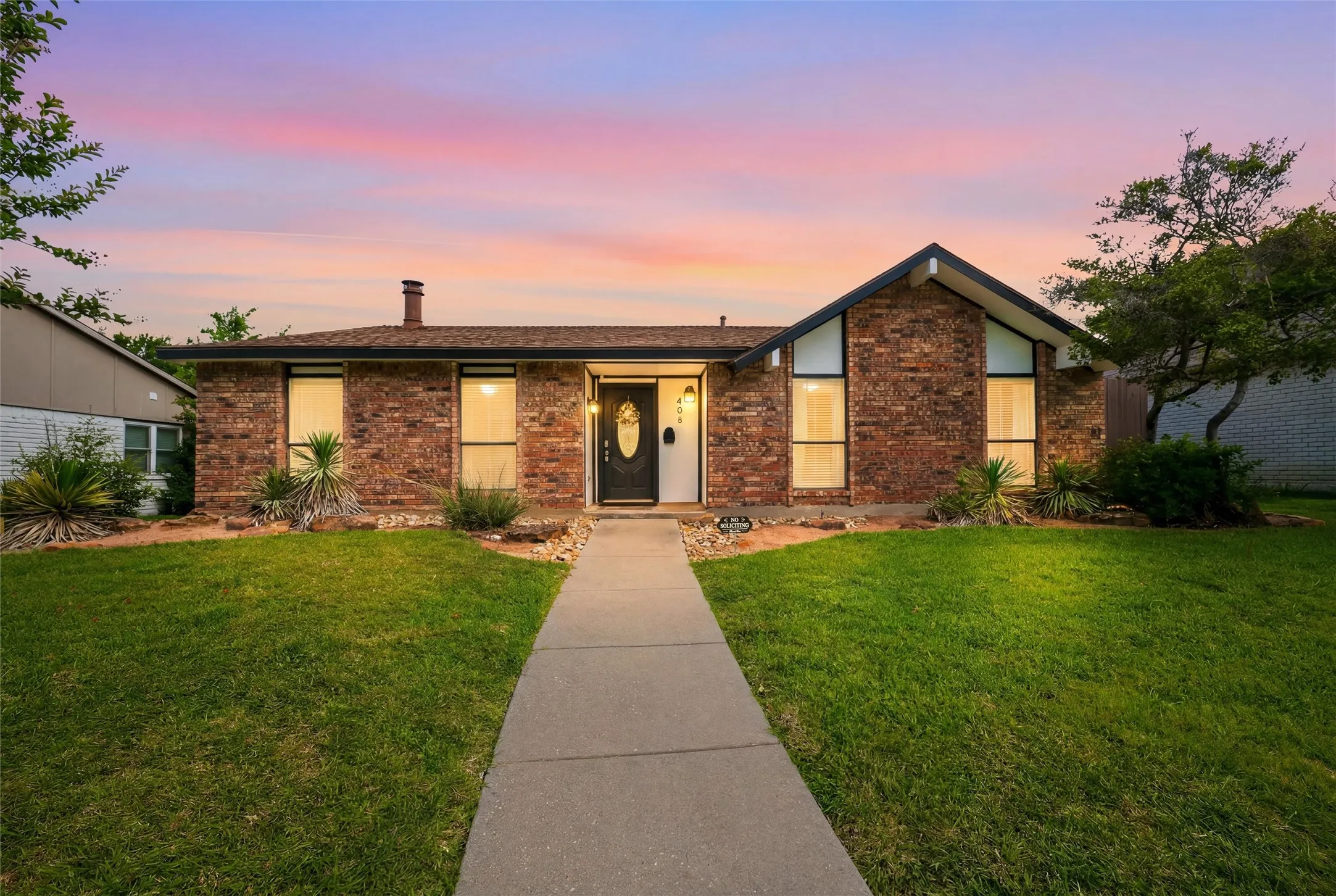 Single Family Residence For Sale in Dallas County , 408 Shadowcrest Lane, Coppell, Texas 75019, 4 Bedroom, 2 Bathroom, Garage spaces, 1,823 Sqft, built in 1979, mls#21312549, Real Estate Agent in Coppell, Homes For Sale in Dallas county, Homes For Sale in Coppell, Realtor in Coppell Texas, Real Estate Brokerage Independent Realty Texas, Luminita Cordes Realtor