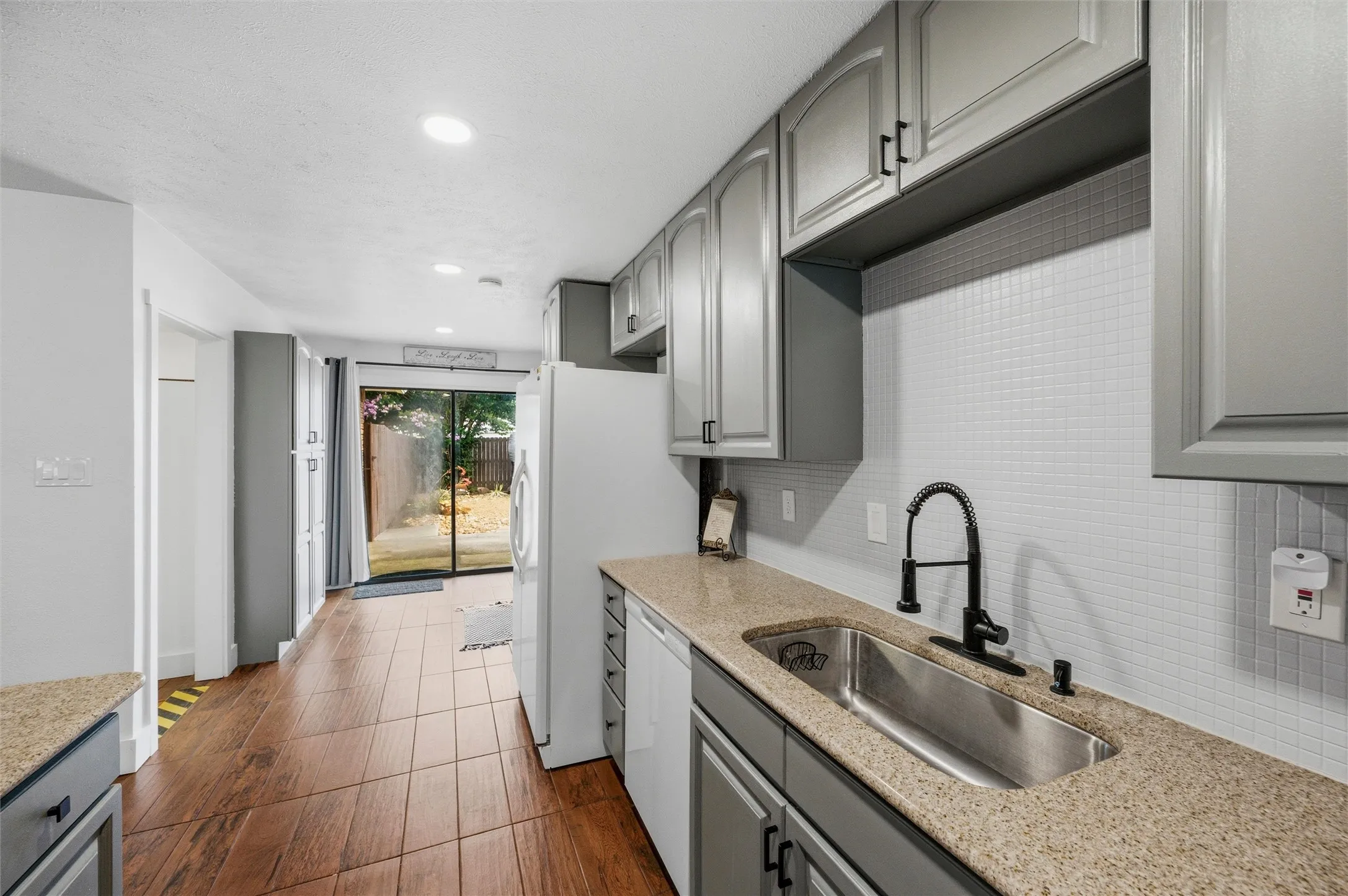 Single Family Residence For Sale in Dallas County , 408 Shadowcrest Lane, Coppell, Texas 75019, 4 Bedroom, 2 Bathroom, Garage spaces, 1,823 Sqft, built in 1979, mls#21312549, Real Estate Agent in Coppell, Homes For Sale in Dallas county, Homes For Sale in Coppell, Realtor in Coppell Texas, Real Estate Brokerage Independent Realty Texas, Luminita Cordes Realtor
