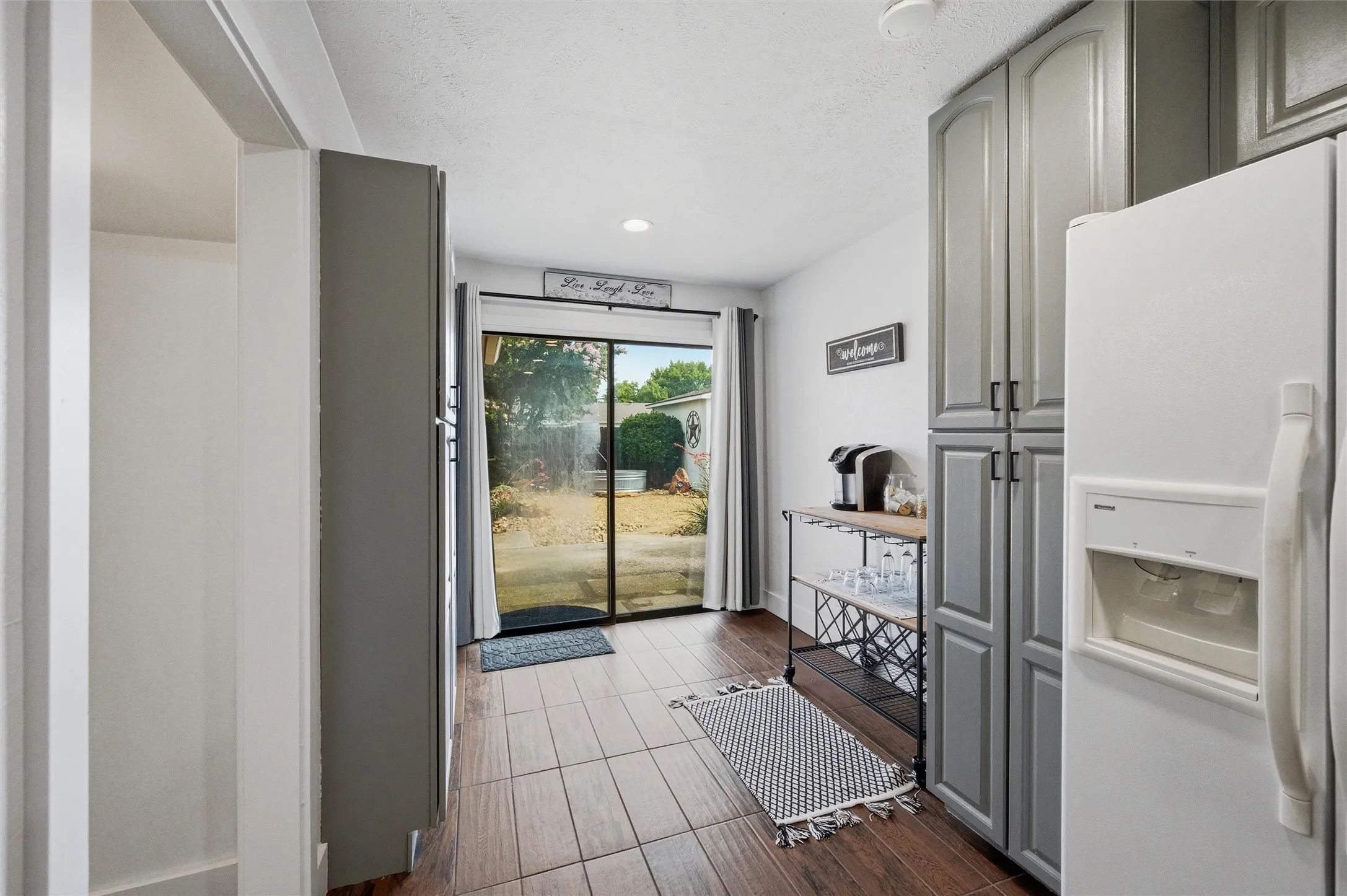 Single Family Residence For Sale in Dallas County , 408 Shadowcrest Lane, Coppell, Texas 75019, 4 Bedroom, 2 Bathroom, Garage spaces, 1,823 Sqft, built in 1979, mls#21312549, Real Estate Agent in Coppell, Homes For Sale in Dallas county, Homes For Sale in Coppell, Realtor in Coppell Texas, Real Estate Brokerage Independent Realty Texas, Luminita Cordes Realtor