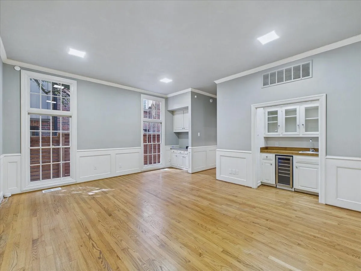 Single Family Residence For Sale in Dallas County , 3436 Asbury Street, University Park, Texas 75205, 4 Bedroom, 3 Bathroom, 1 Garage spaces, 2,974 Sqft, built in 1970, mls#21312768, Real Estate Agent in University Park, Homes For Sale in Dallas county, Homes For Sale in University Park, Realtor in University Park Texas, Real Estate Brokerage Independent Realty Texas, Luminita Cordes Realtor