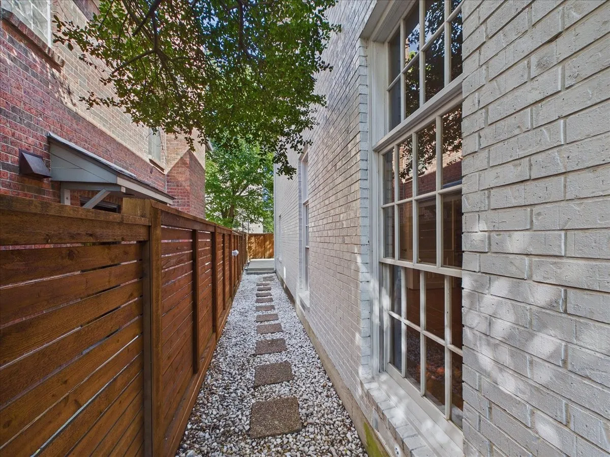 Single Family Residence For Sale in Dallas County , 3436 Asbury Street, University Park, Texas 75205, 4 Bedroom, 3 Bathroom, 1 Garage spaces, 2,974 Sqft, built in 1970, mls#21312768, Real Estate Agent in University Park, Homes For Sale in Dallas county, Homes For Sale in University Park, Realtor in University Park Texas, Real Estate Brokerage Independent Realty Texas, Luminita Cordes Realtor