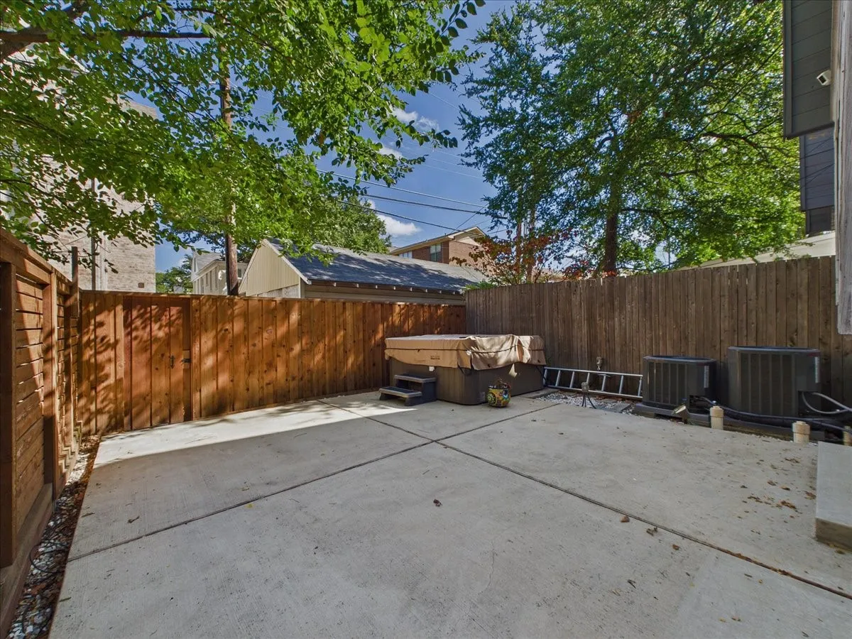 Single Family Residence For Sale in Dallas County , 3436 Asbury Street, University Park, Texas 75205, 4 Bedroom, 3 Bathroom, 1 Garage spaces, 2,974 Sqft, built in 1970, mls#21312768, Real Estate Agent in University Park, Homes For Sale in Dallas county, Homes For Sale in University Park, Realtor in University Park Texas, Real Estate Brokerage Independent Realty Texas, Luminita Cordes Realtor