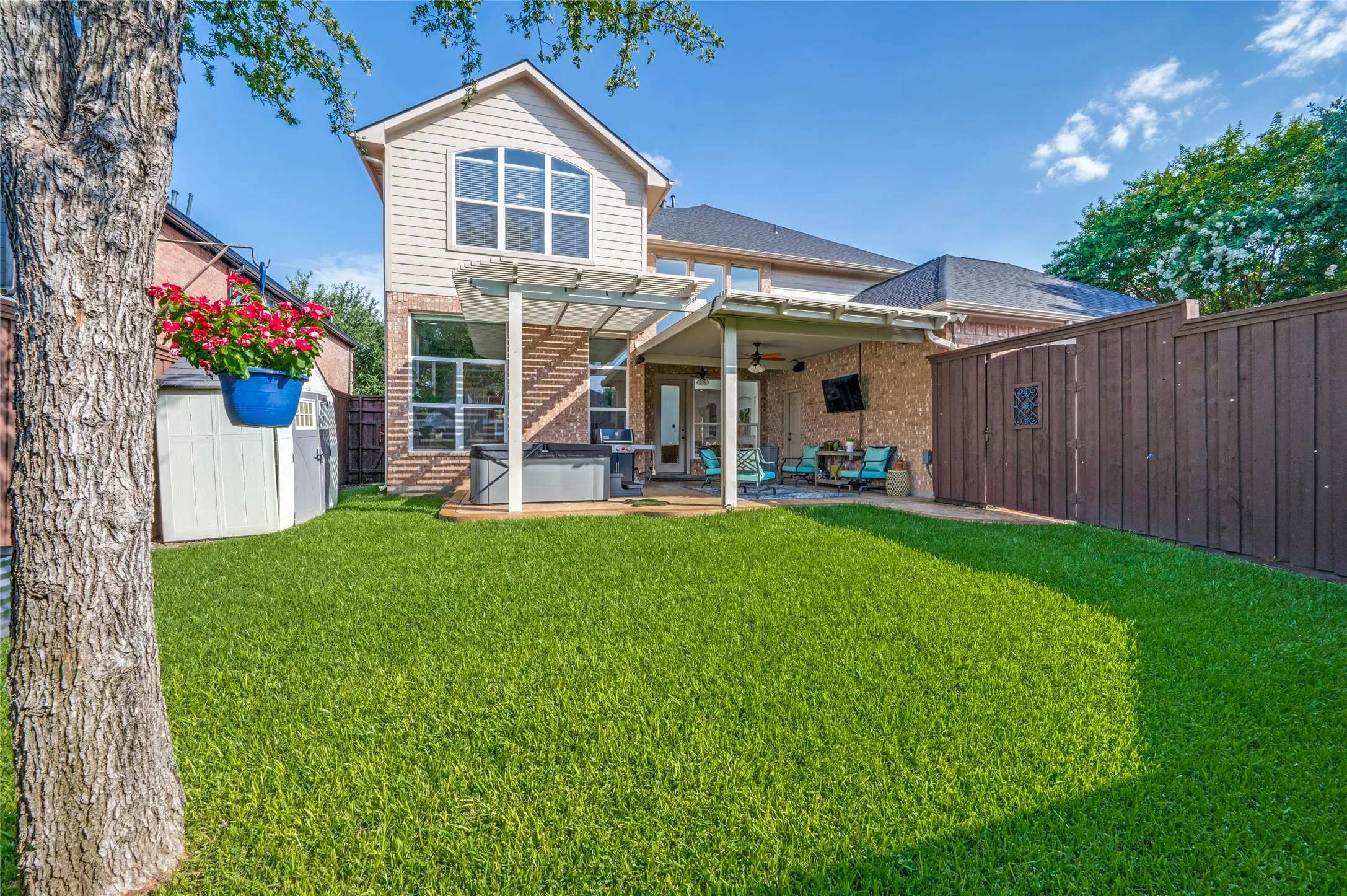 Single Family Residence For Sale in Denton County , 3268 Barkwood Lane, Frisco, Texas 75033, 4 Bedroom, 4 Bathroom, 2 Garage spaces, 3,851 Sqft, built in 2001, mls#21308989, Real Estate Agent in Frisco, Homes For Sale in Denton county, Homes For Sale in Frisco, Realtor in Frisco Texas, Real Estate Brokerage Independent Realty Texas, Luminita Cordes Realtor