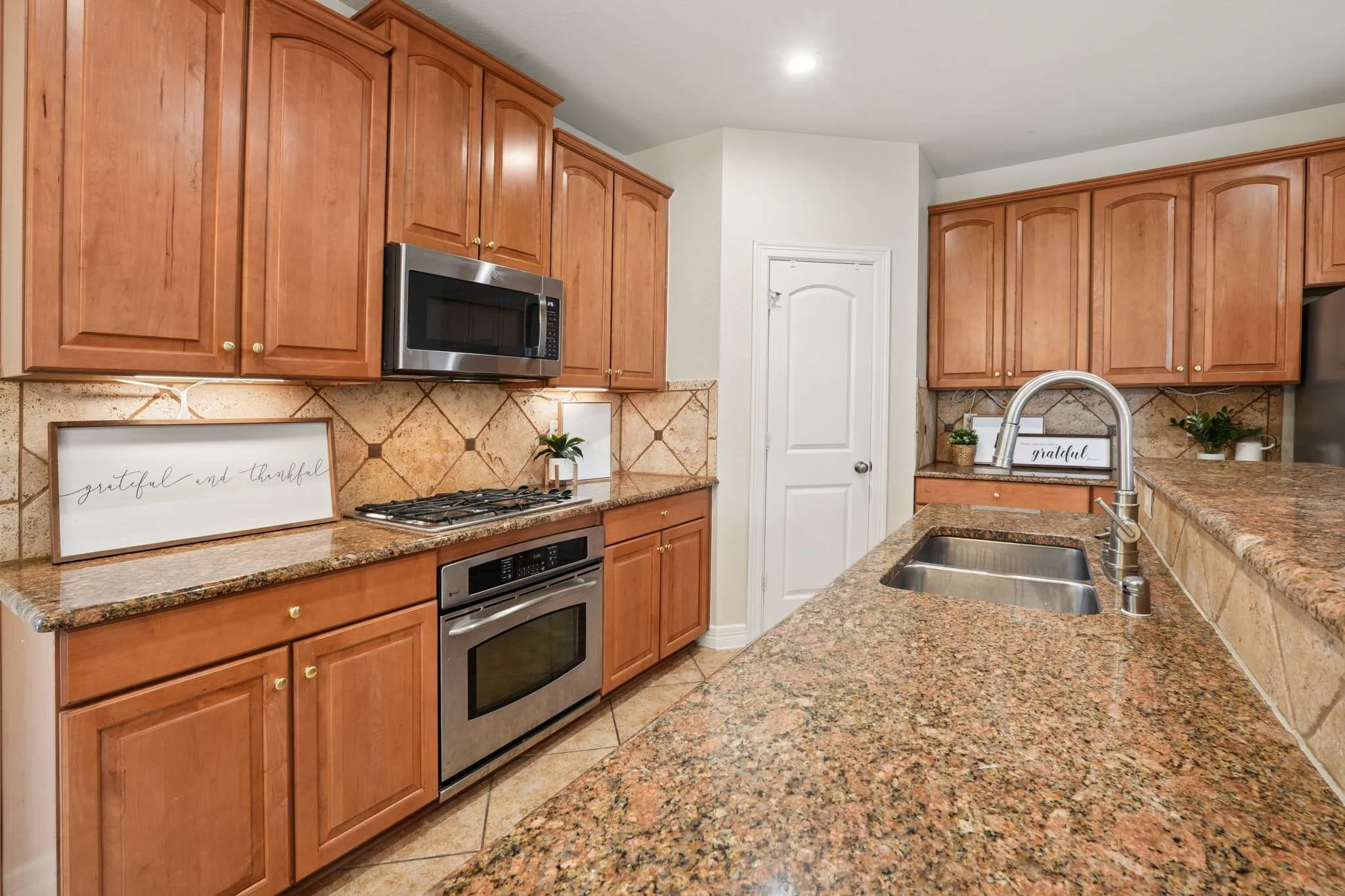 Single Family Residence For Sale in Collin County , 3512 Black Gold Drive, Mc Kinney, Texas 75070, 4 Bedroom, 3 Bathroom, 2 Garage spaces, 2,797 Sqft, built in 2006, mls#21312773, Real Estate Agent in Mc Kinney, Homes For Sale in Collin county, Homes For Sale in Mc Kinney, Realtor in Mc Kinney Texas, Real Estate Brokerage Independent Realty Texas, Luminita Cordes Realtor