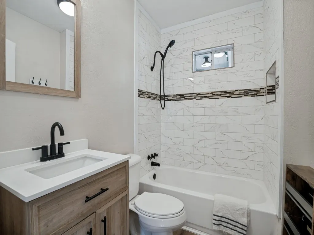 Single Family Residence For Rent in Dallas County , 5610 Lyons Road, Garland, Texas 75043, 2 Bedroom, 1 Bathroom, Garage spaces, 1,027 Sqft, built in 1952, mls#21313396, Real Estate Agent in Garland, Homes For Rent in Dallas county, Homes For Rent in Garland, Realtor in Garland Texas, Real Estate Brokerage Independent Realty Texas, Luminita Cordes Realtor