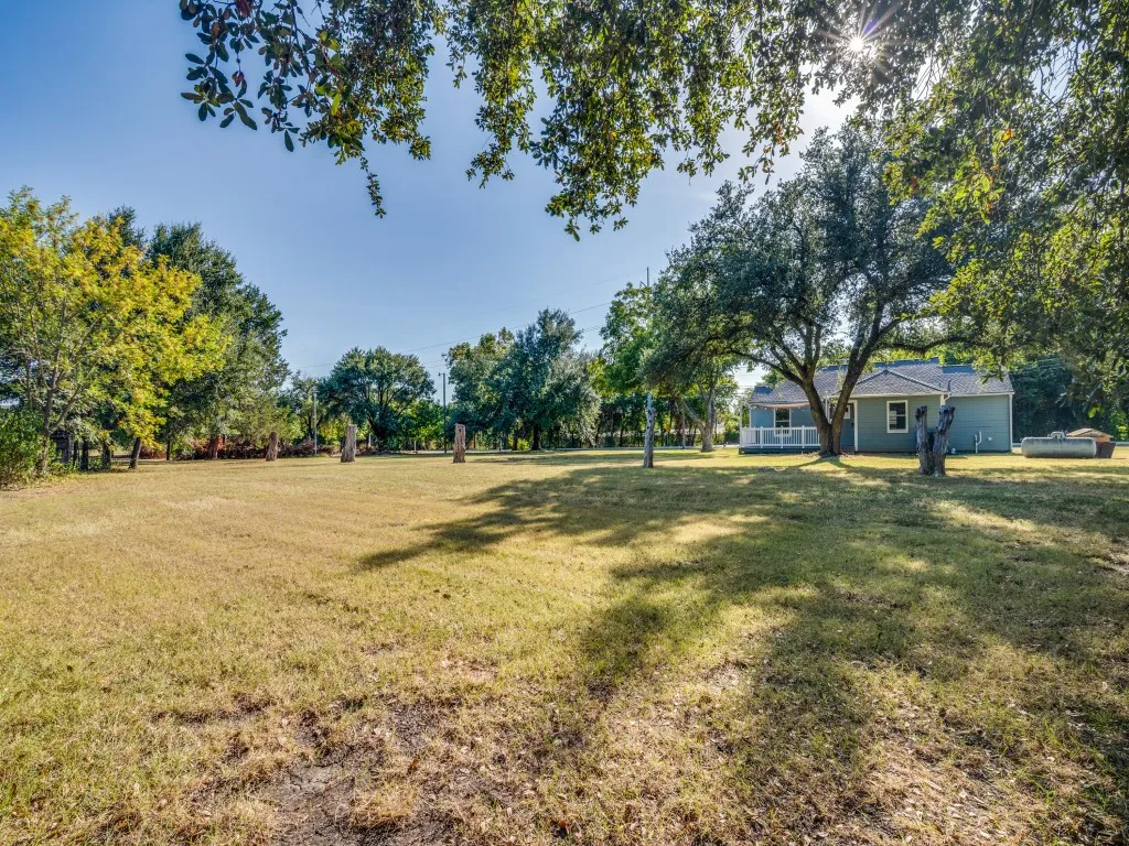 Single Family Residence For Rent in Dallas County , 5610 Lyons Road, Garland, Texas 75043, 2 Bedroom, 1 Bathroom, Garage spaces, 1,027 Sqft, built in 1952, mls#21313396, Real Estate Agent in Garland, Homes For Rent in Dallas county, Homes For Rent in Garland, Realtor in Garland Texas, Real Estate Brokerage Independent Realty Texas, Luminita Cordes Realtor