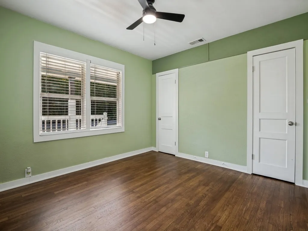 Single Family Residence For Rent in Dallas County , 5610 Lyons Road, Garland, Texas 75043, 2 Bedroom, 1 Bathroom, Garage spaces, 1,027 Sqft, built in 1952, mls#21313396, Real Estate Agent in Garland, Homes For Rent in Dallas county, Homes For Rent in Garland, Realtor in Garland Texas, Real Estate Brokerage Independent Realty Texas, Luminita Cordes Realtor