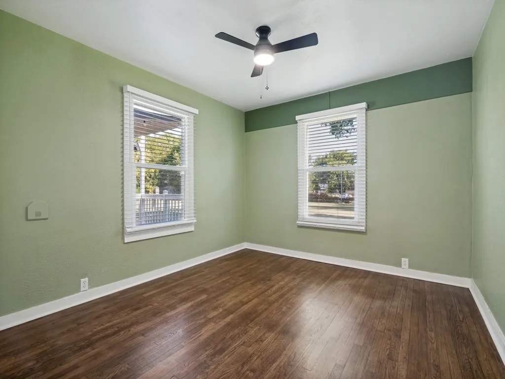 Single Family Residence For Rent in Dallas County , 5610 Lyons Road, Garland, Texas 75043, 2 Bedroom, 1 Bathroom, Garage spaces, 1,027 Sqft, built in 1952, mls#21313396, Real Estate Agent in Garland, Homes For Rent in Dallas county, Homes For Rent in Garland, Realtor in Garland Texas, Real Estate Brokerage Independent Realty Texas, Luminita Cordes Realtor