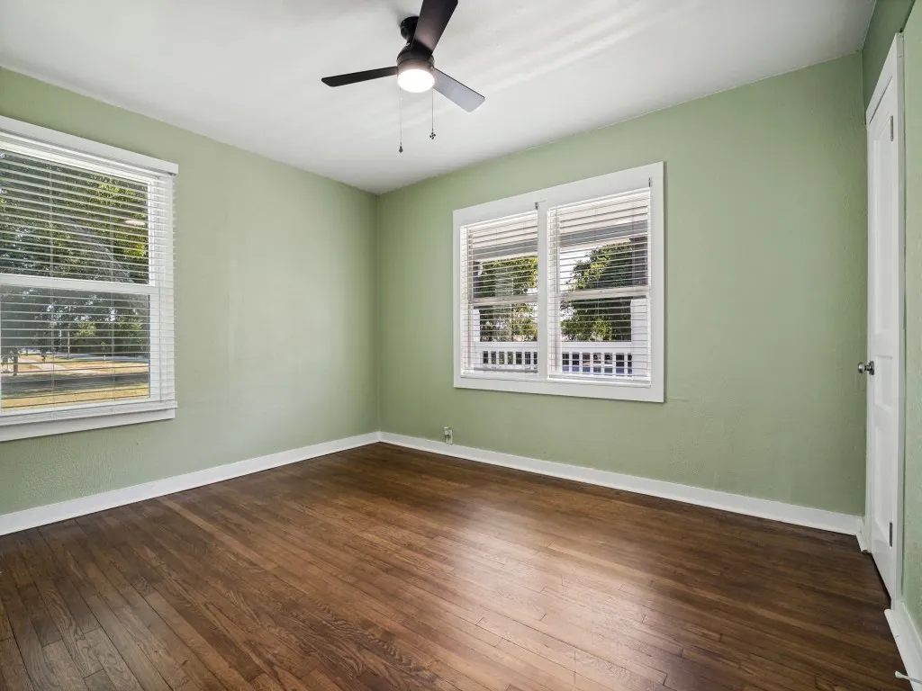 Single Family Residence For Rent in Dallas County , 5610 Lyons Road, Garland, Texas 75043, 2 Bedroom, 1 Bathroom, Garage spaces, 1,027 Sqft, built in 1952, mls#21313396, Real Estate Agent in Garland, Homes For Rent in Dallas county, Homes For Rent in Garland, Realtor in Garland Texas, Real Estate Brokerage Independent Realty Texas, Luminita Cordes Realtor