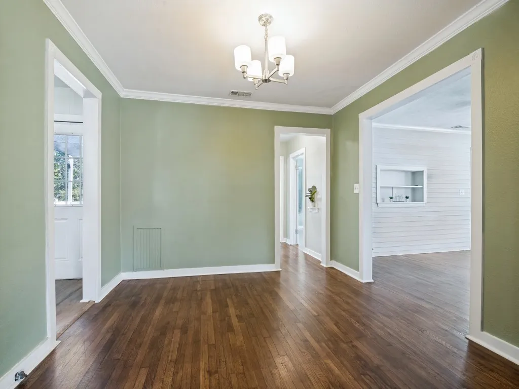 Single Family Residence For Rent in Dallas County , 5610 Lyons Road, Garland, Texas 75043, 2 Bedroom, 1 Bathroom, Garage spaces, 1,027 Sqft, built in 1952, mls#21313396, Real Estate Agent in Garland, Homes For Rent in Dallas county, Homes For Rent in Garland, Realtor in Garland Texas, Real Estate Brokerage Independent Realty Texas, Luminita Cordes Realtor