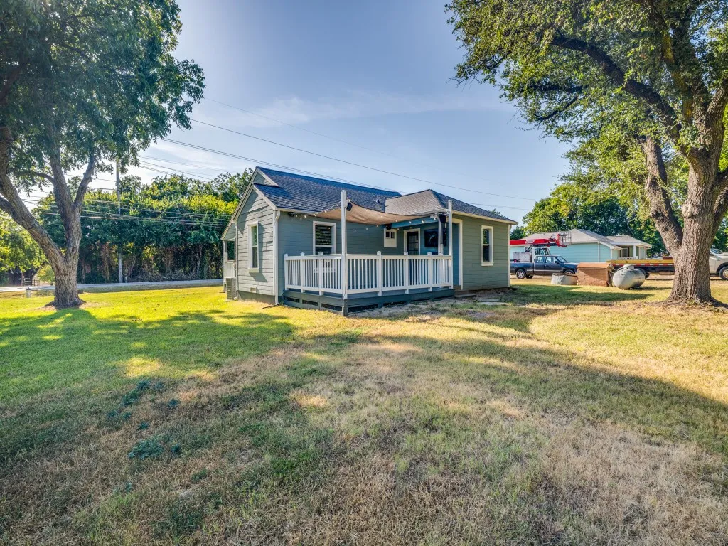 Single Family Residence For Rent in Dallas County , 5610 Lyons Road, Garland, Texas 75043, 2 Bedroom, 1 Bathroom, Garage spaces, 1,027 Sqft, built in 1952, mls#21313396, Real Estate Agent in Garland, Homes For Rent in Dallas county, Homes For Rent in Garland, Realtor in Garland Texas, Real Estate Brokerage Independent Realty Texas, Luminita Cordes Realtor