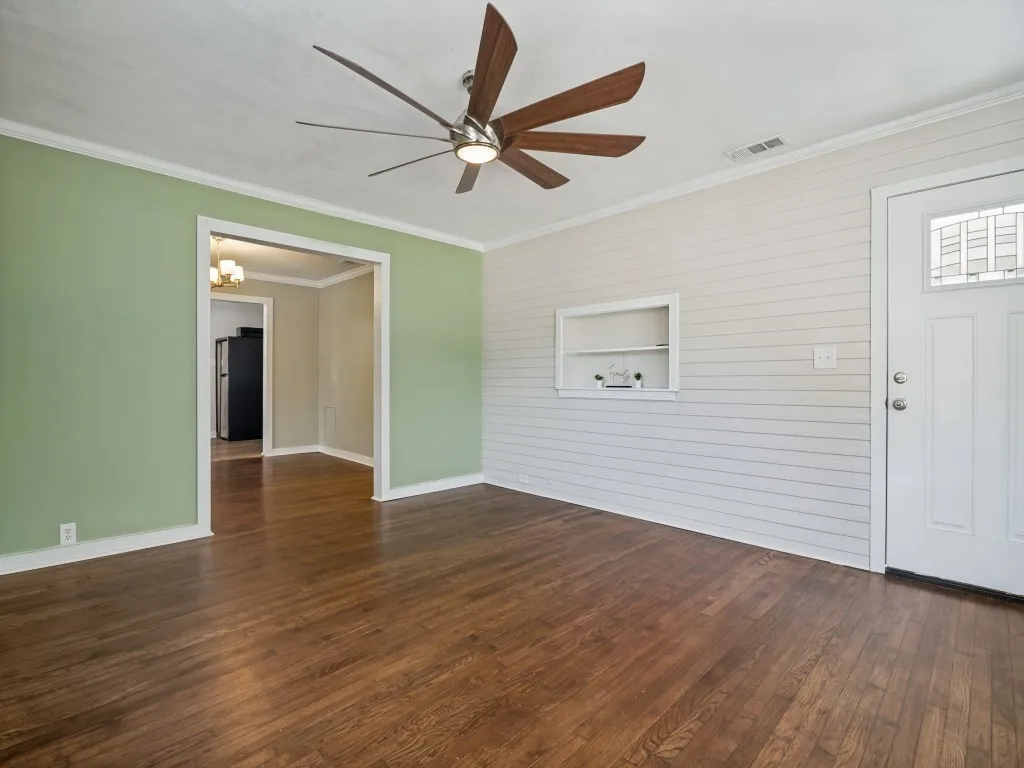 Single Family Residence For Rent in Dallas County , 5610 Lyons Road, Garland, Texas 75043, 2 Bedroom, 1 Bathroom, Garage spaces, 1,027 Sqft, built in 1952, mls#21313396, Real Estate Agent in Garland, Homes For Rent in Dallas county, Homes For Rent in Garland, Realtor in Garland Texas, Real Estate Brokerage Independent Realty Texas, Luminita Cordes Realtor